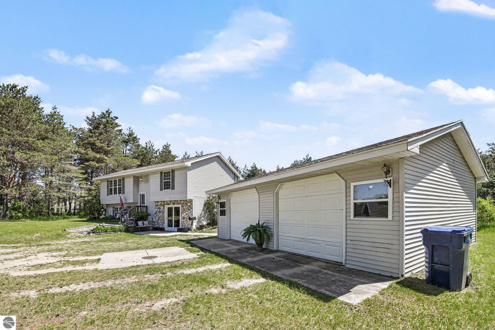 9933 Summit City Road