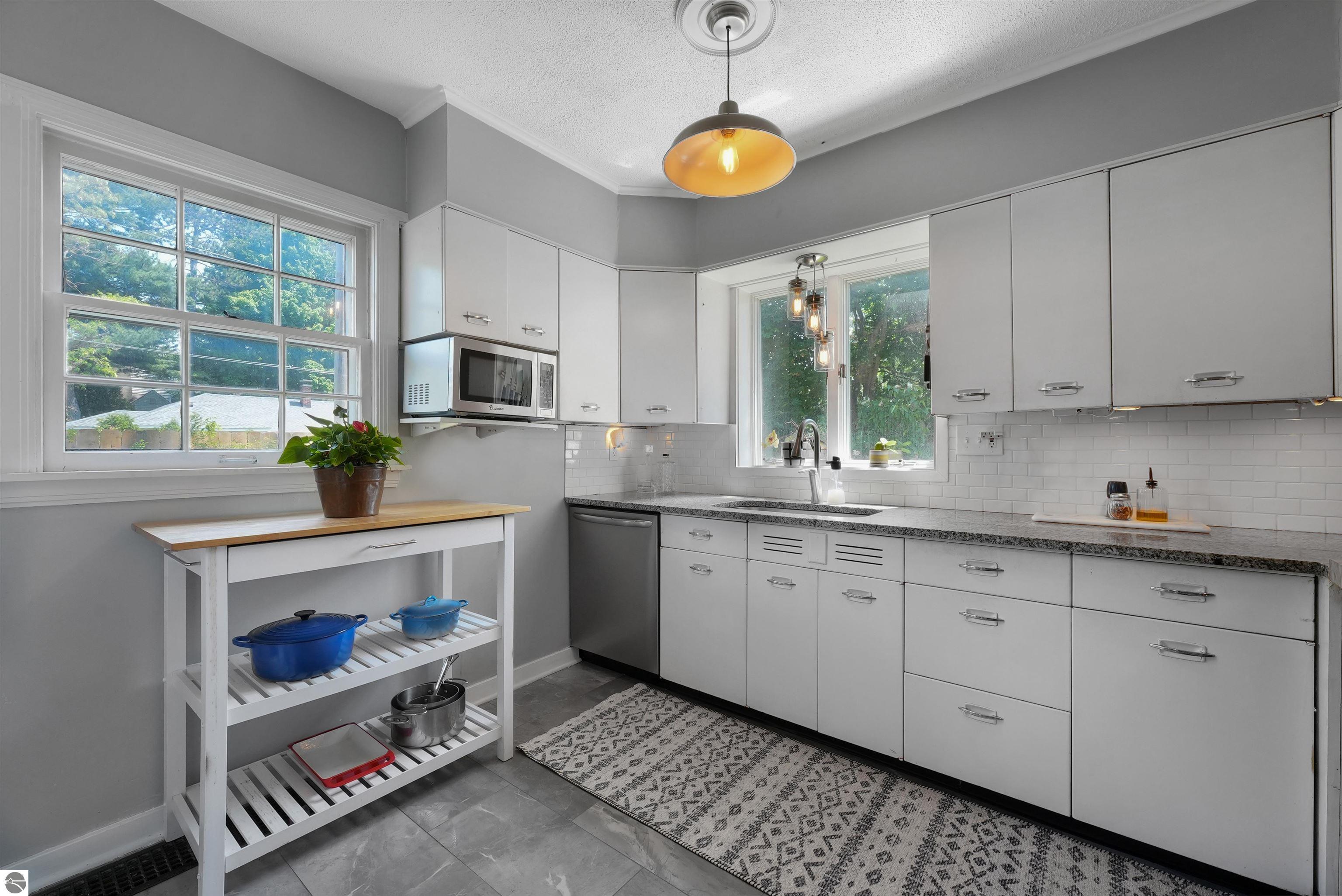701 W Sixth Street