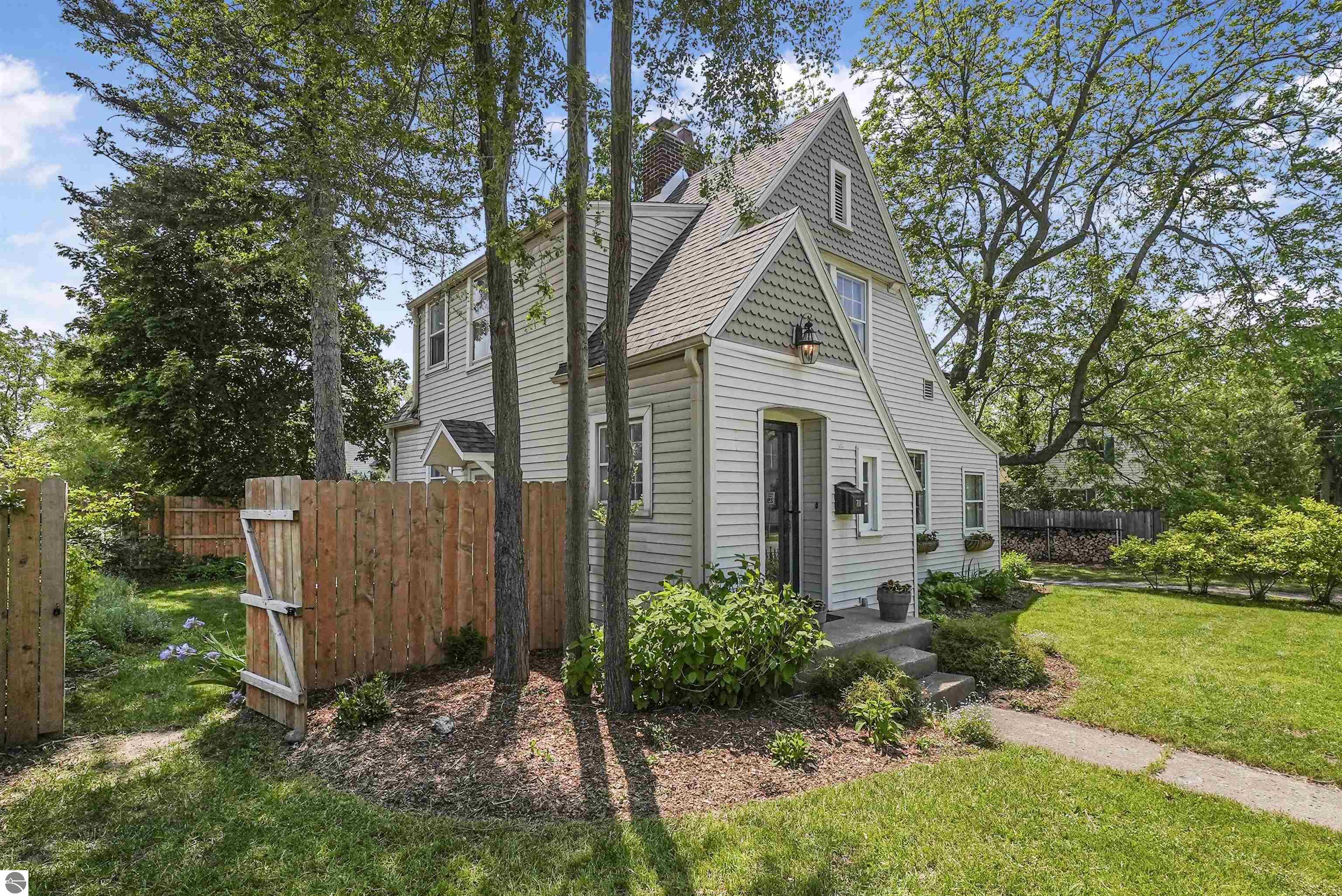 701 W Sixth Street