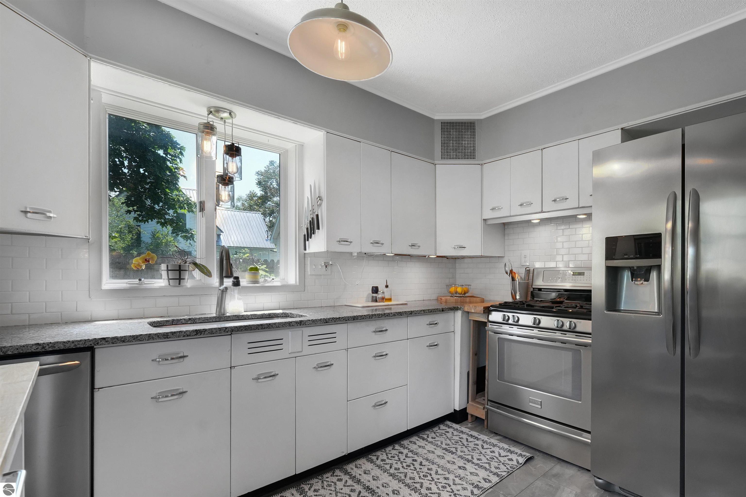 701 W Sixth Street
