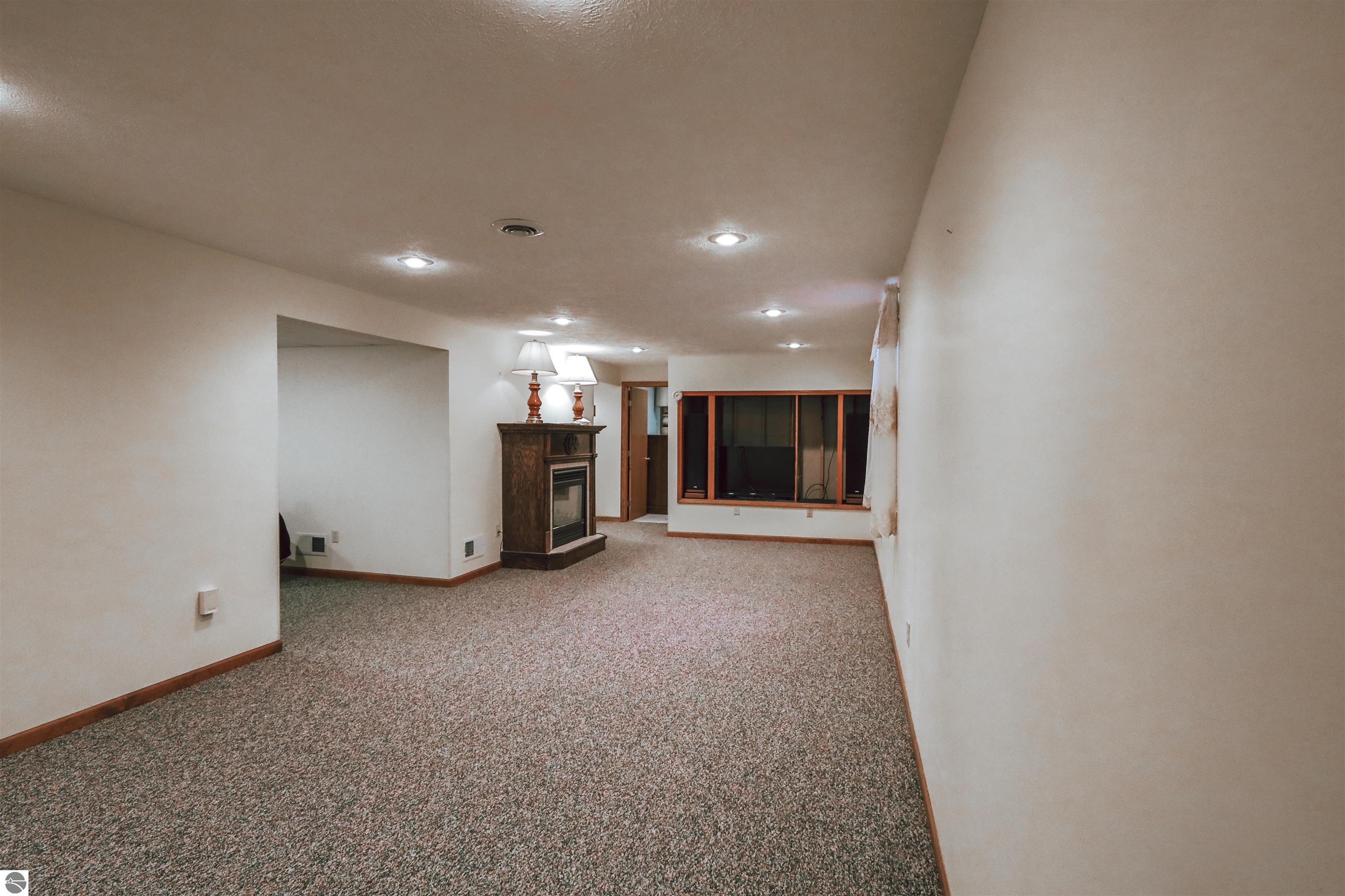 13686 Hedeen Drive