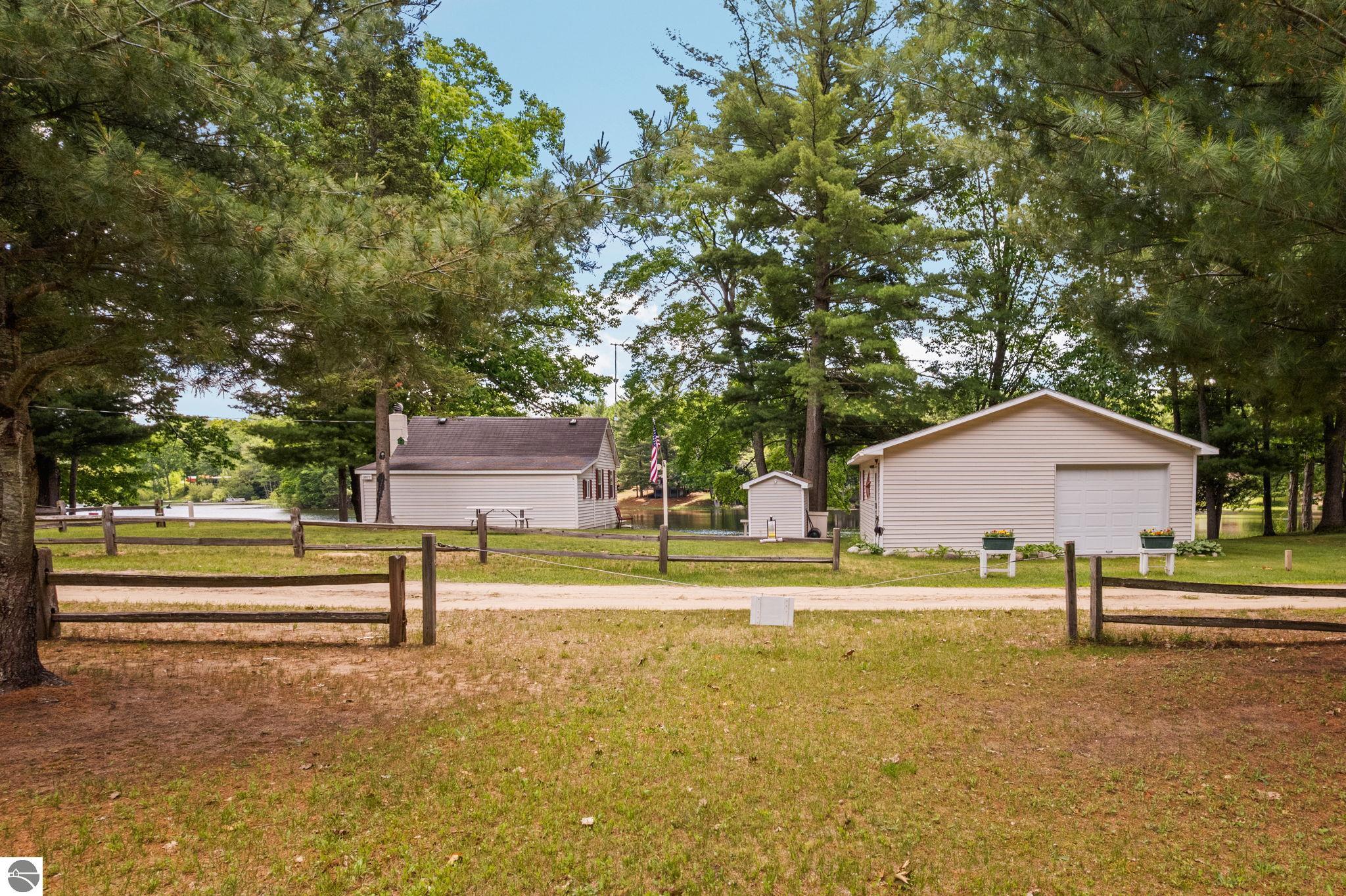 3877 Lincoln Drive NE
