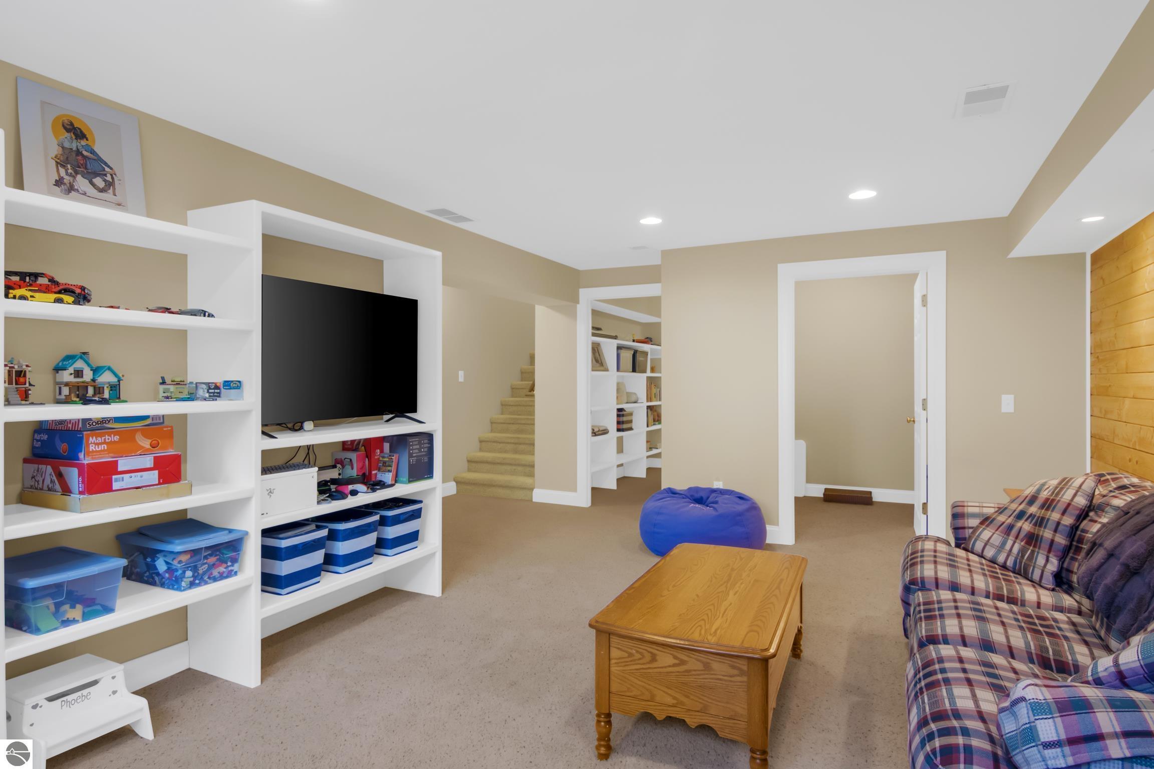 909 Black Hill Lane