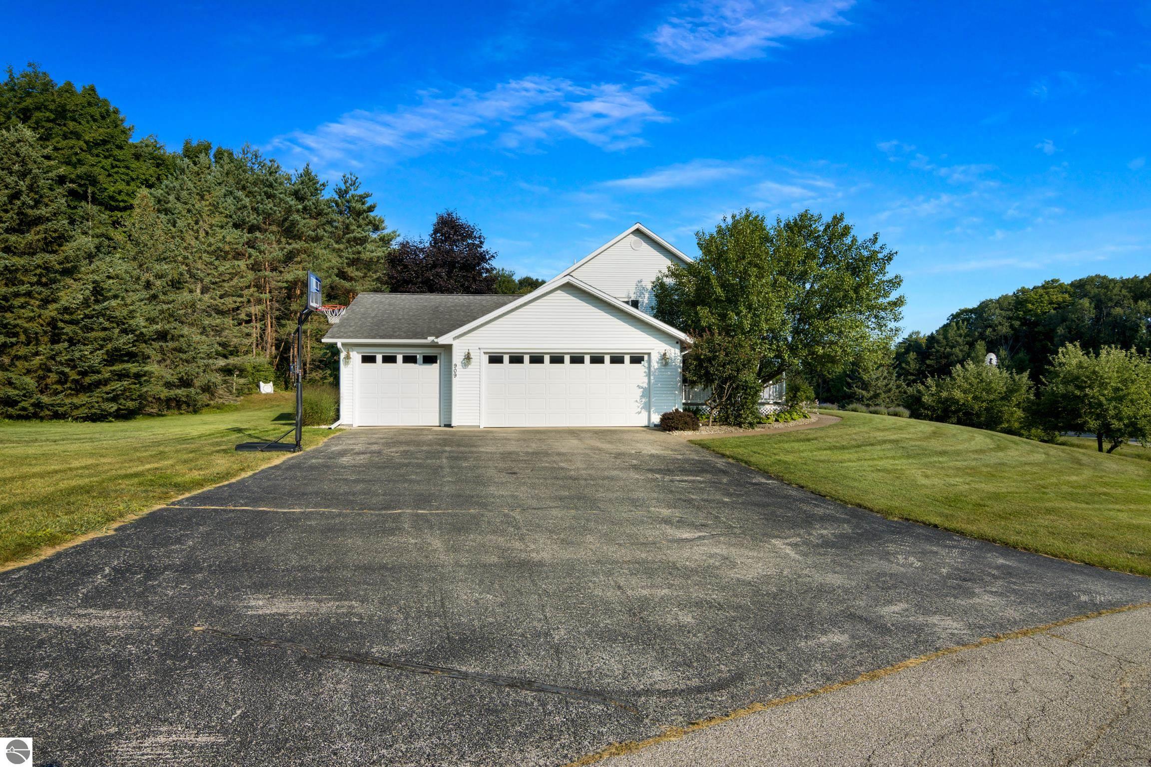 909 Black Hill Lane