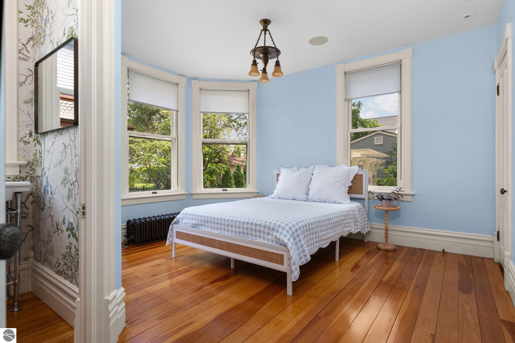 213 Sixth Street