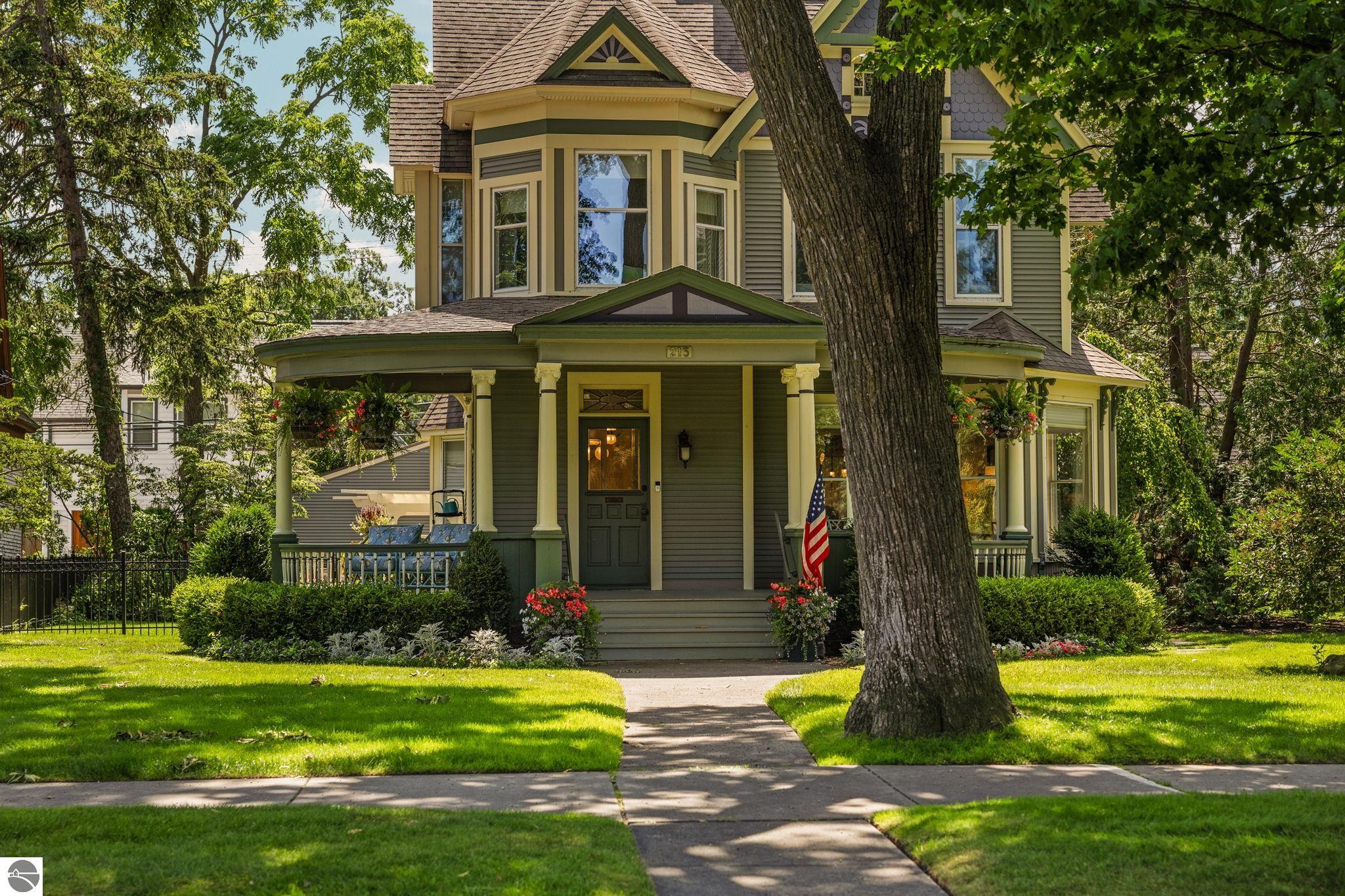 213 Sixth Street