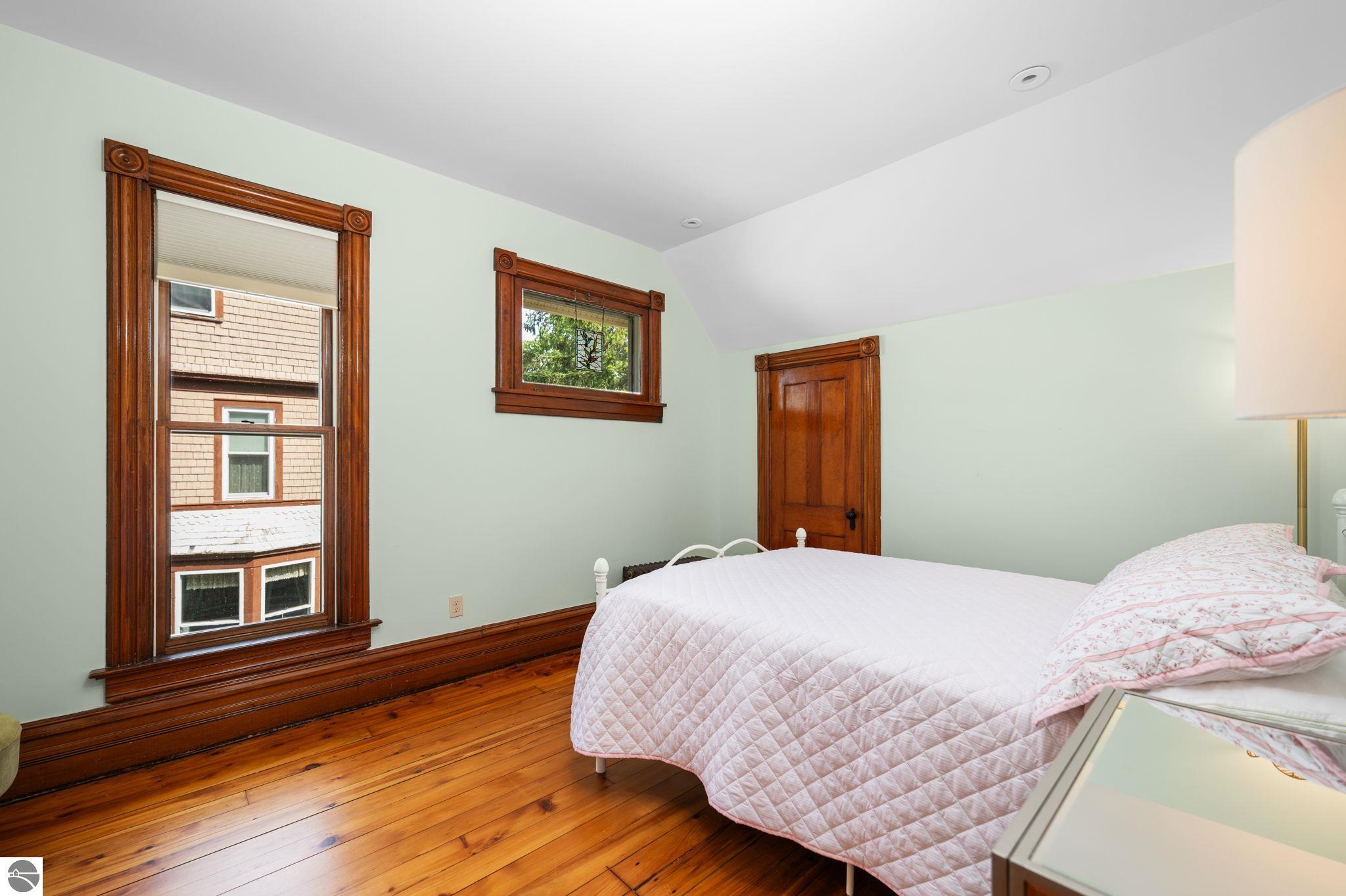 213 Sixth Street