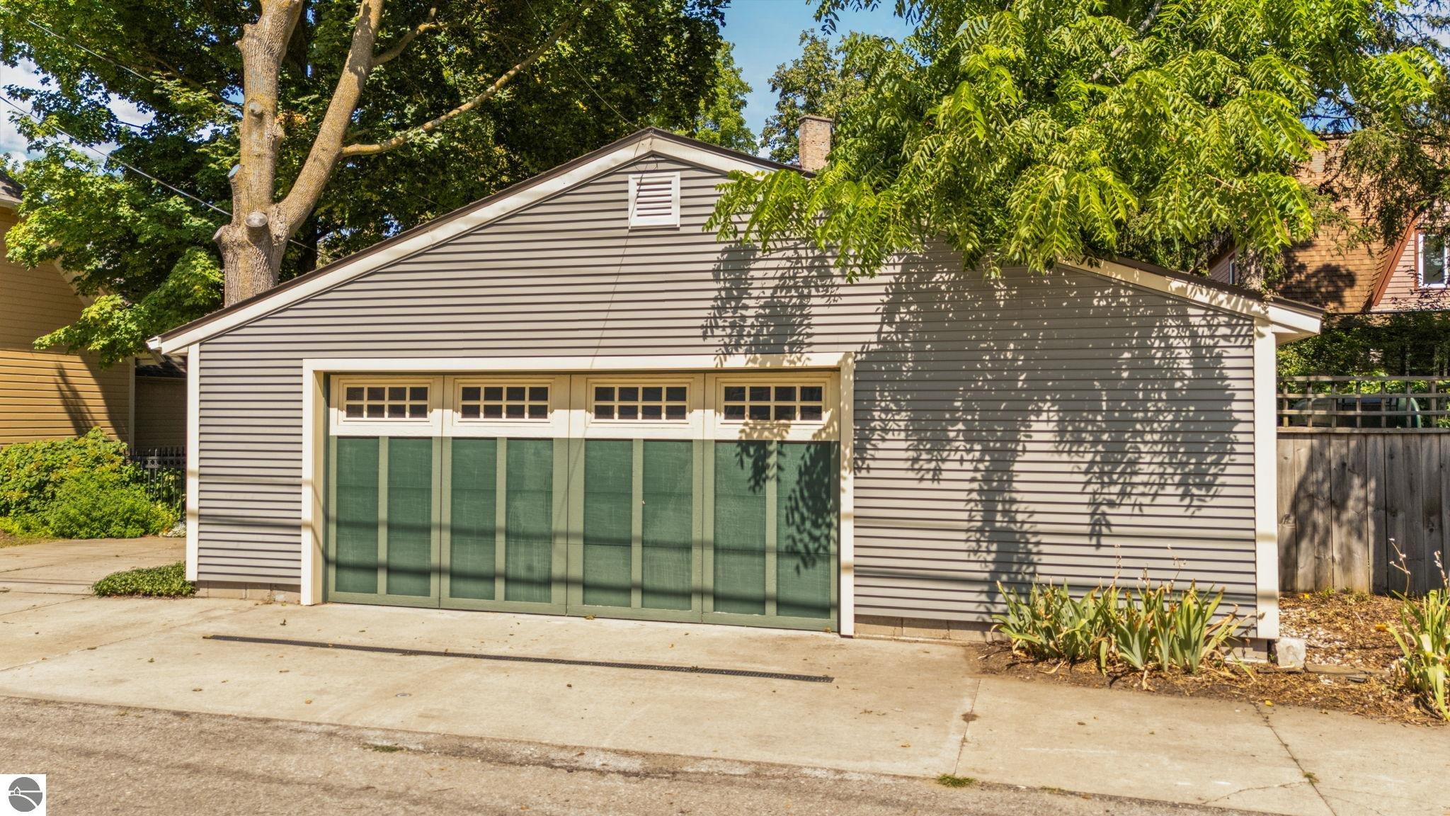 213 Sixth Street