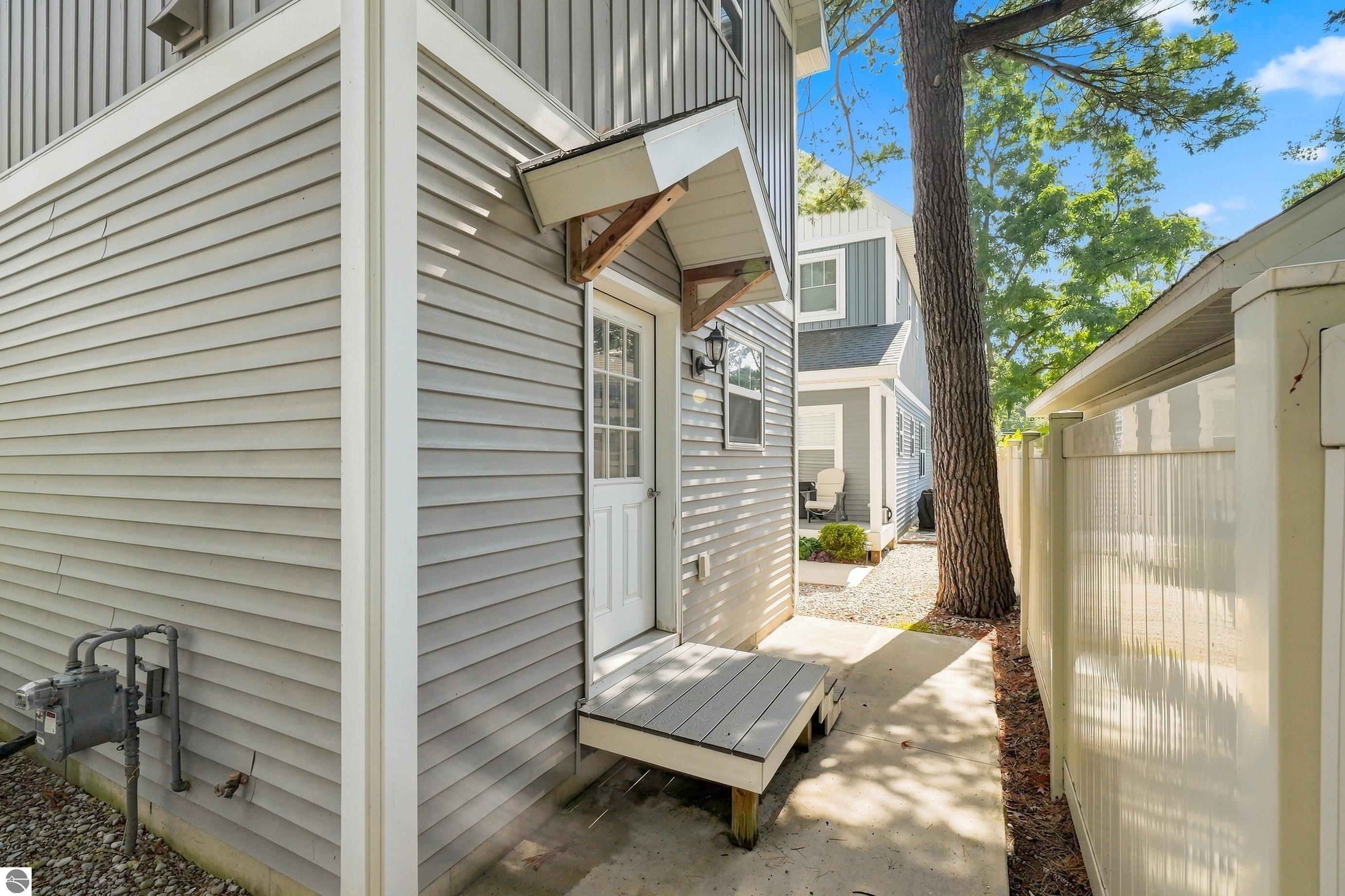 1011 E Front Street