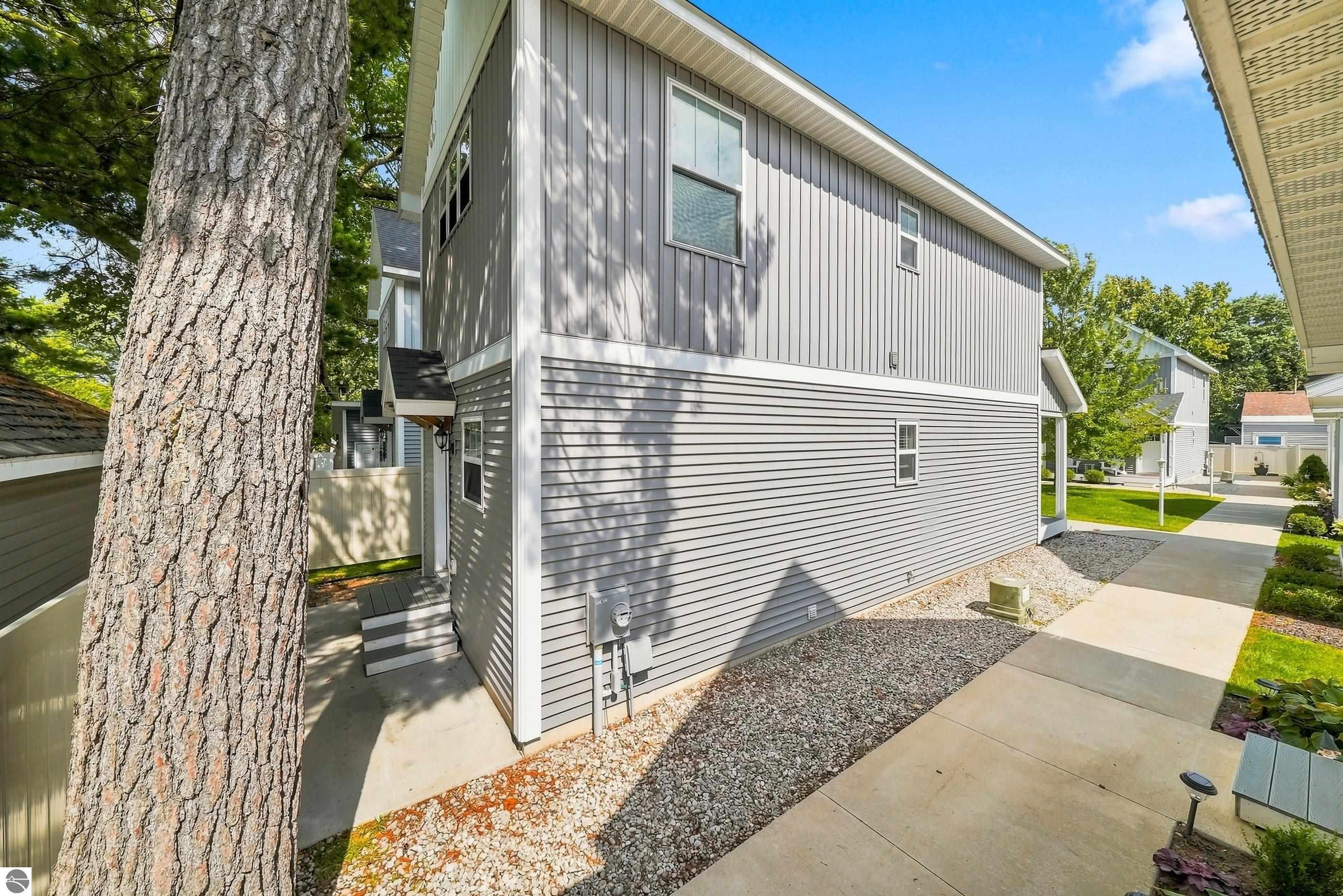 1011 E Front Street