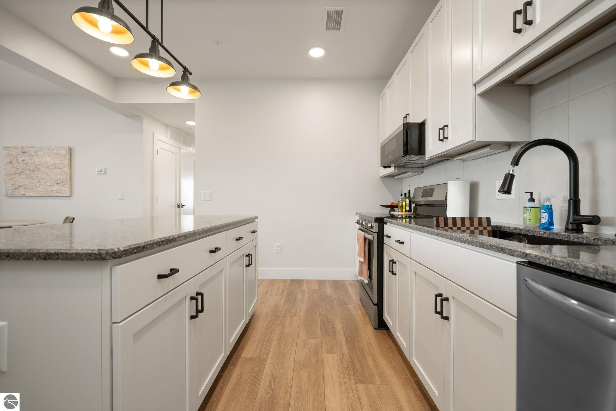 714 #308 Randolph Street