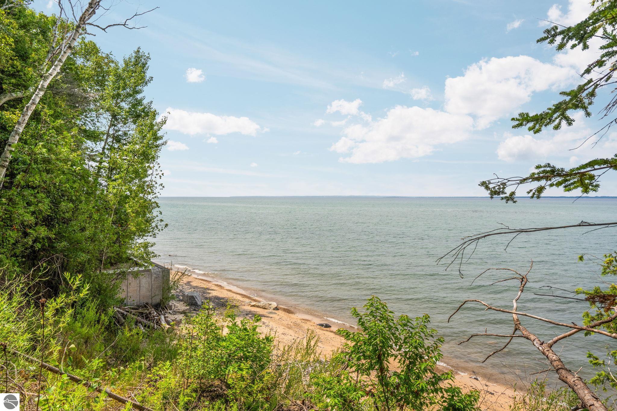 11167 Lakeshore Drive