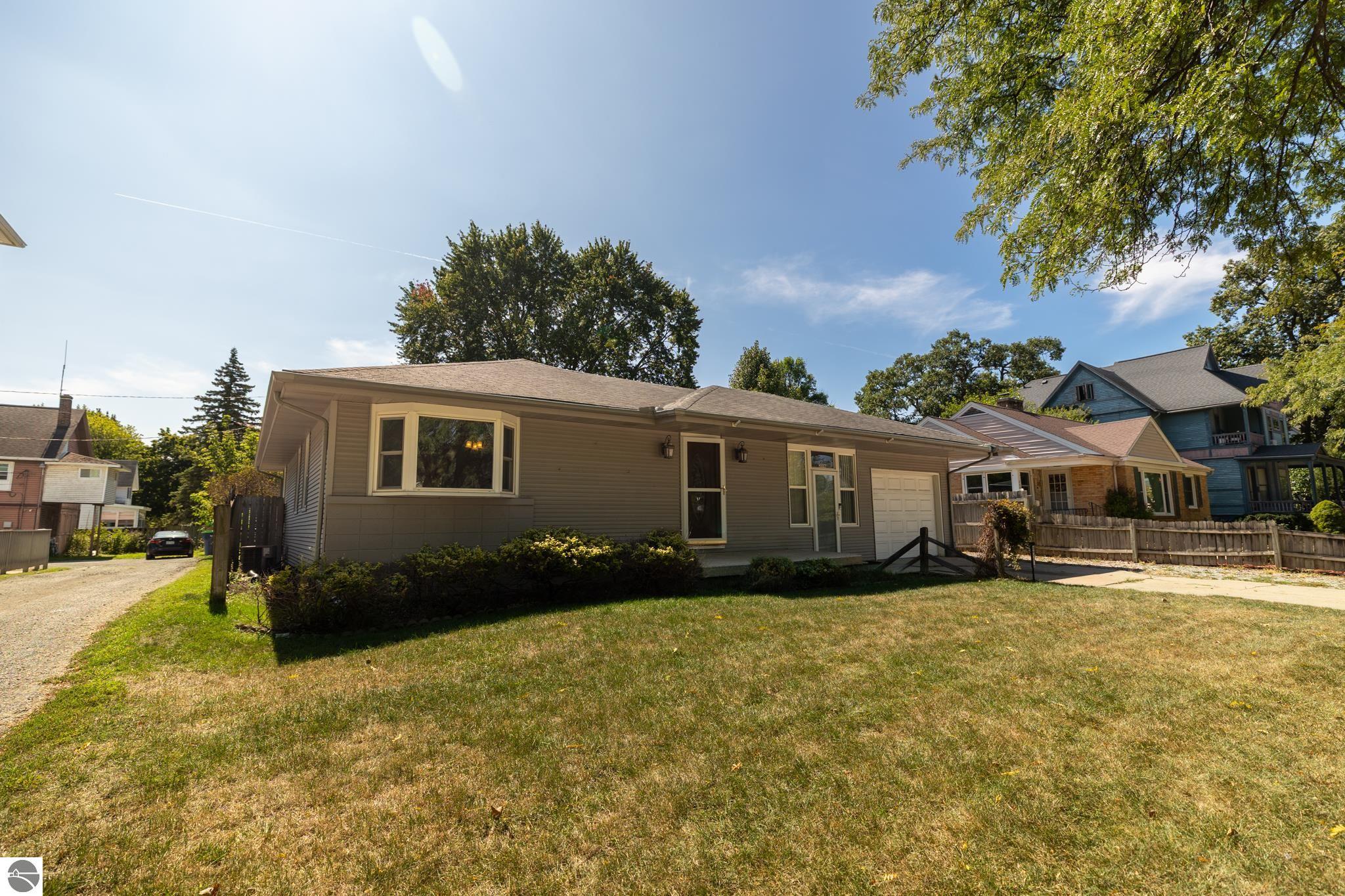 2016 Center Avenue