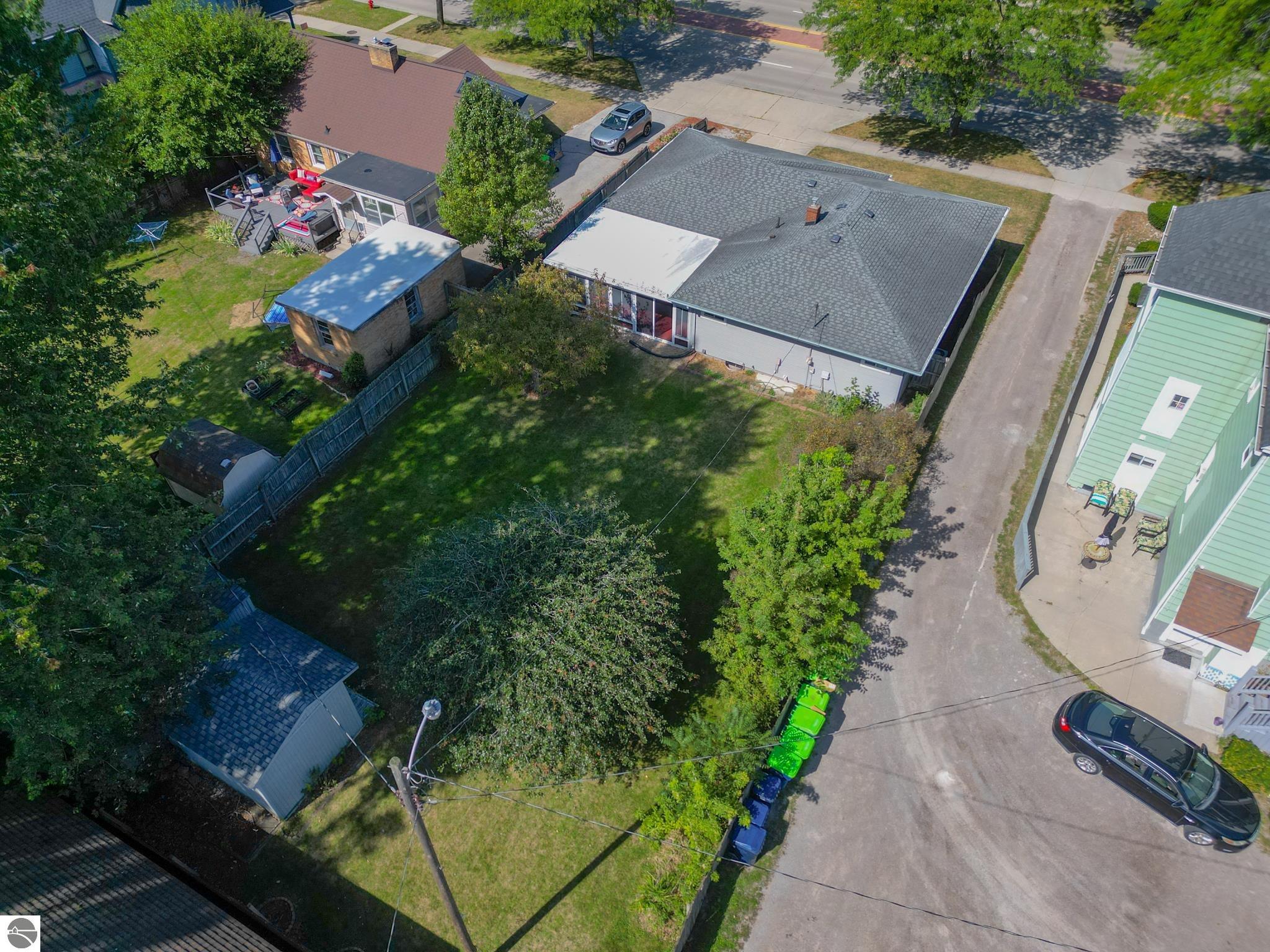 2016 Center Avenue