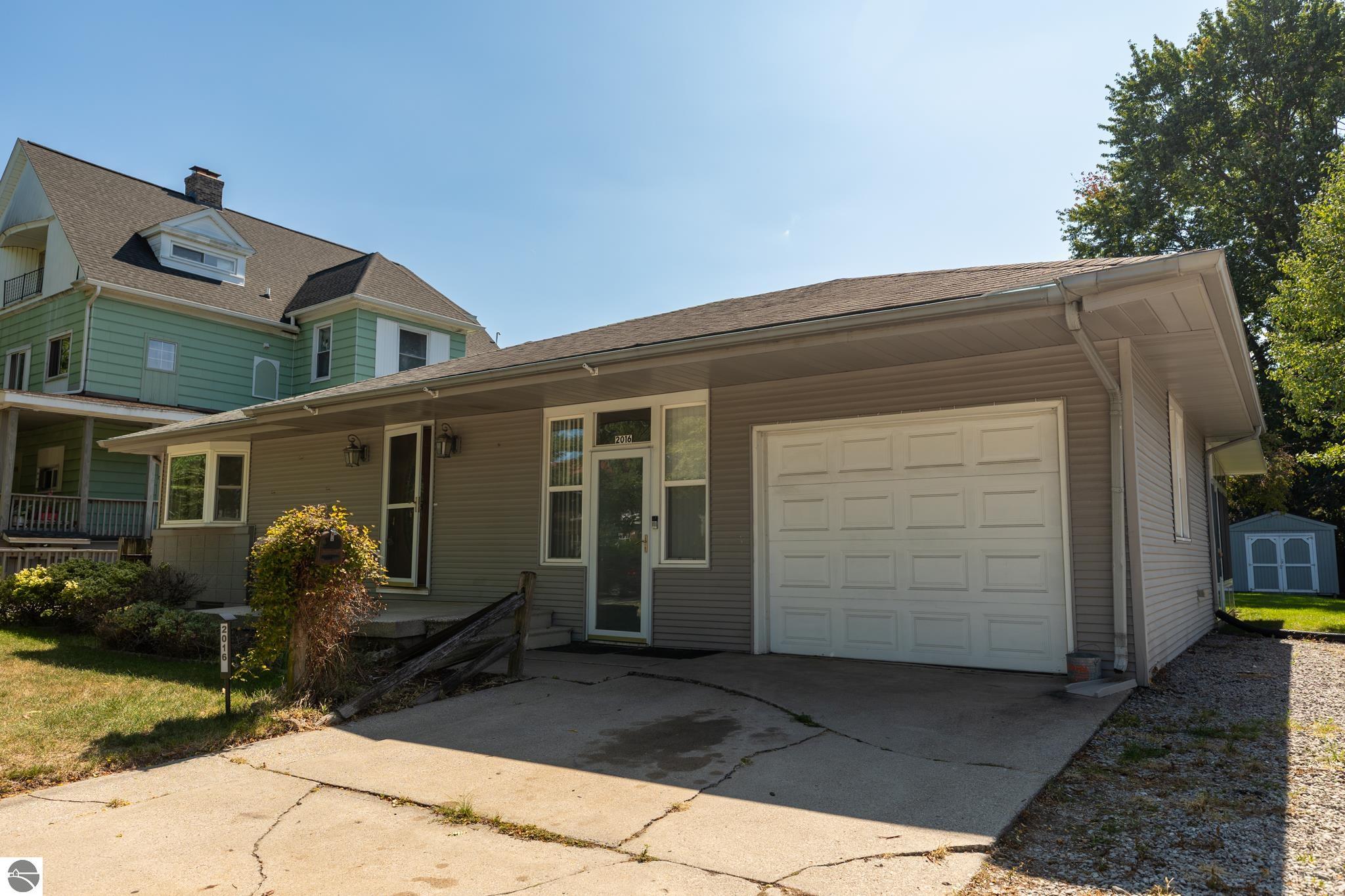 2016 Center Avenue
