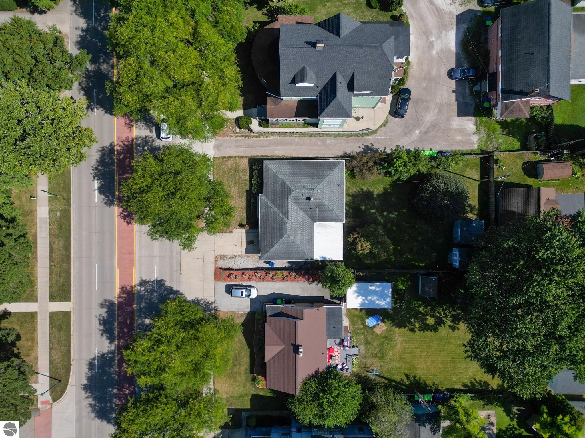 2016 Center Avenue