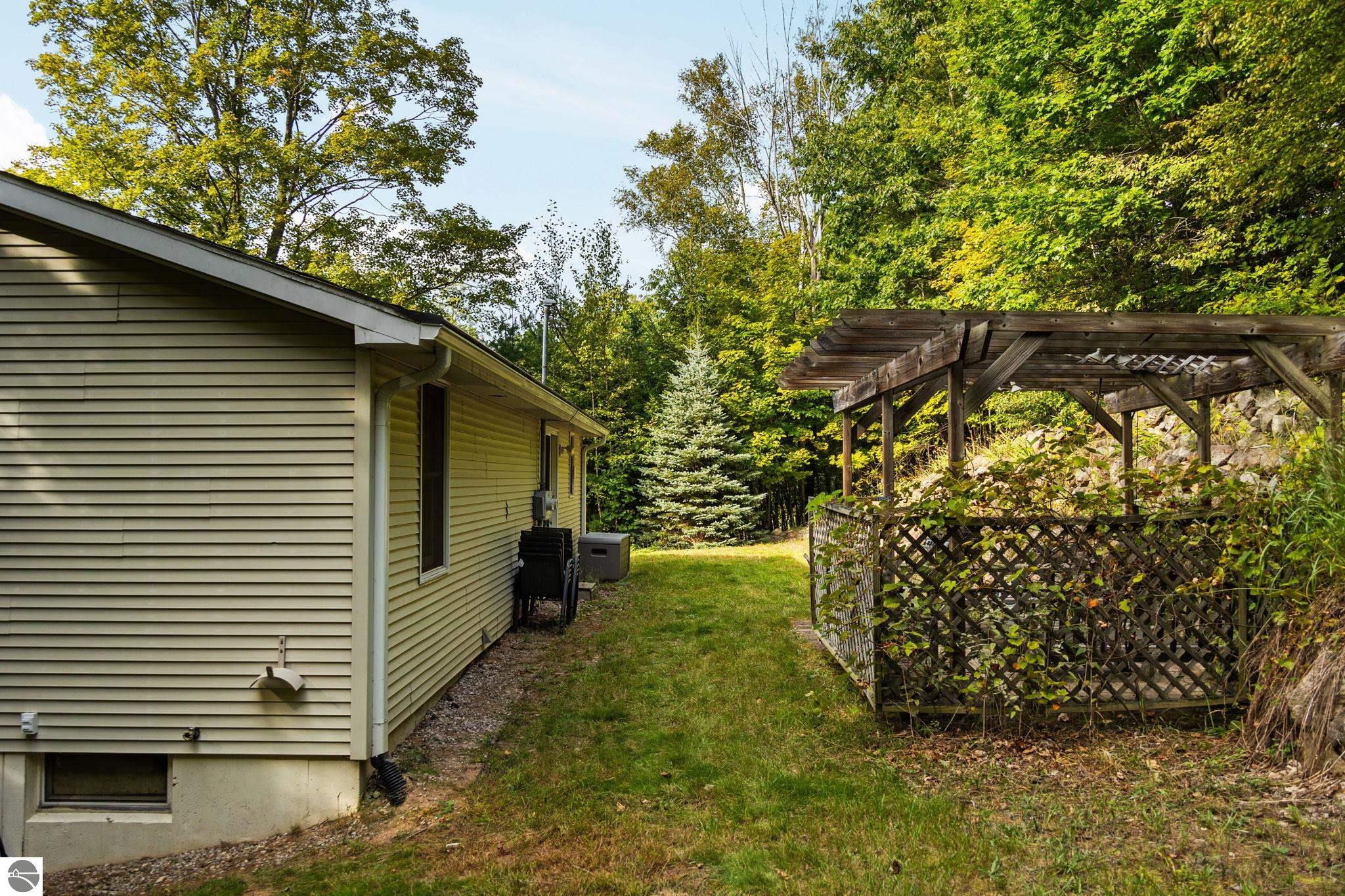 2219 N Our Majestic Trail