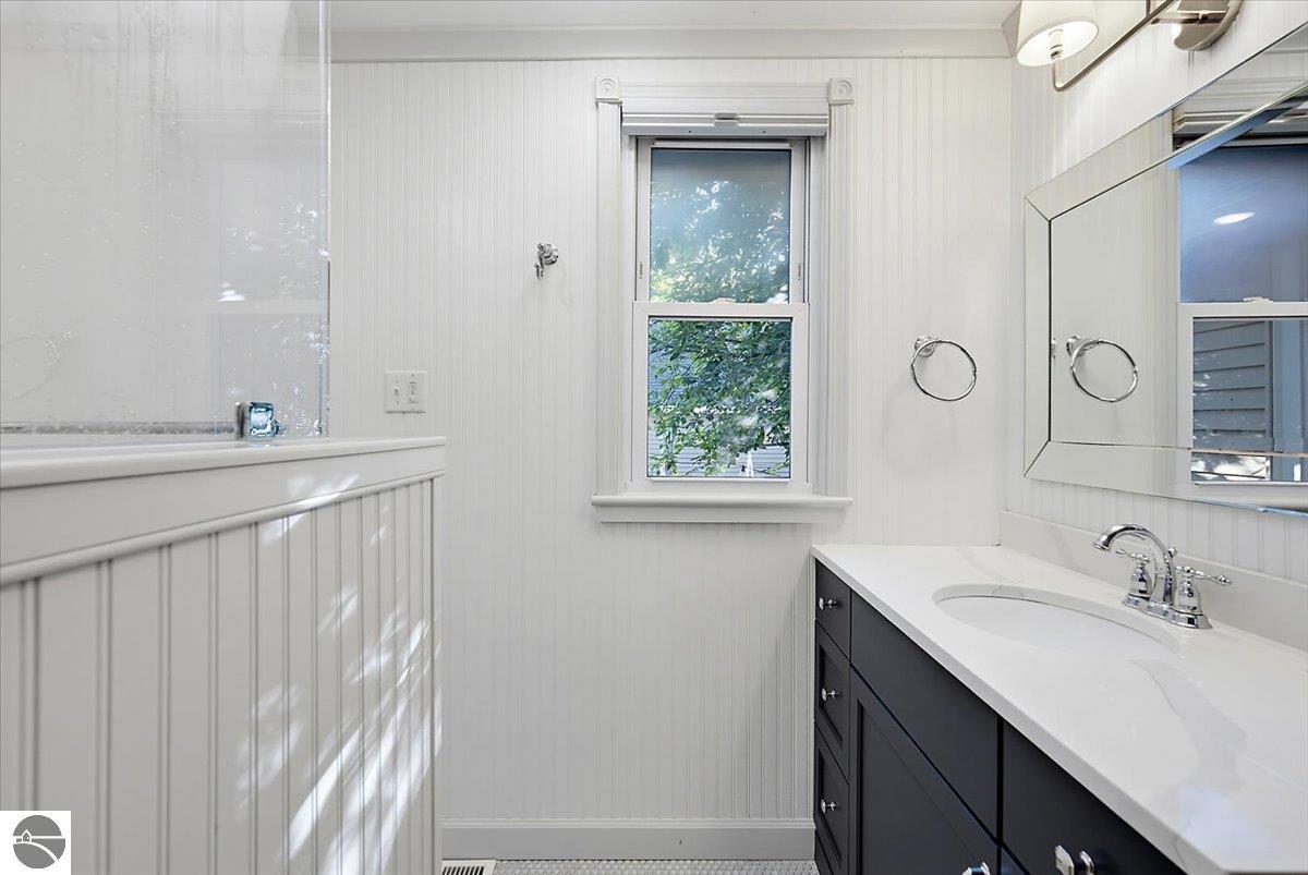 221 Boardman Avenue