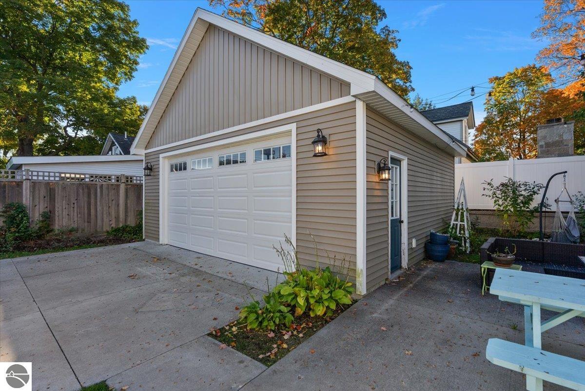 221 Boardman Avenue