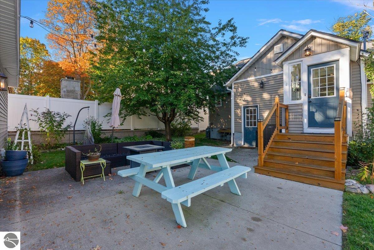 221 Boardman Avenue