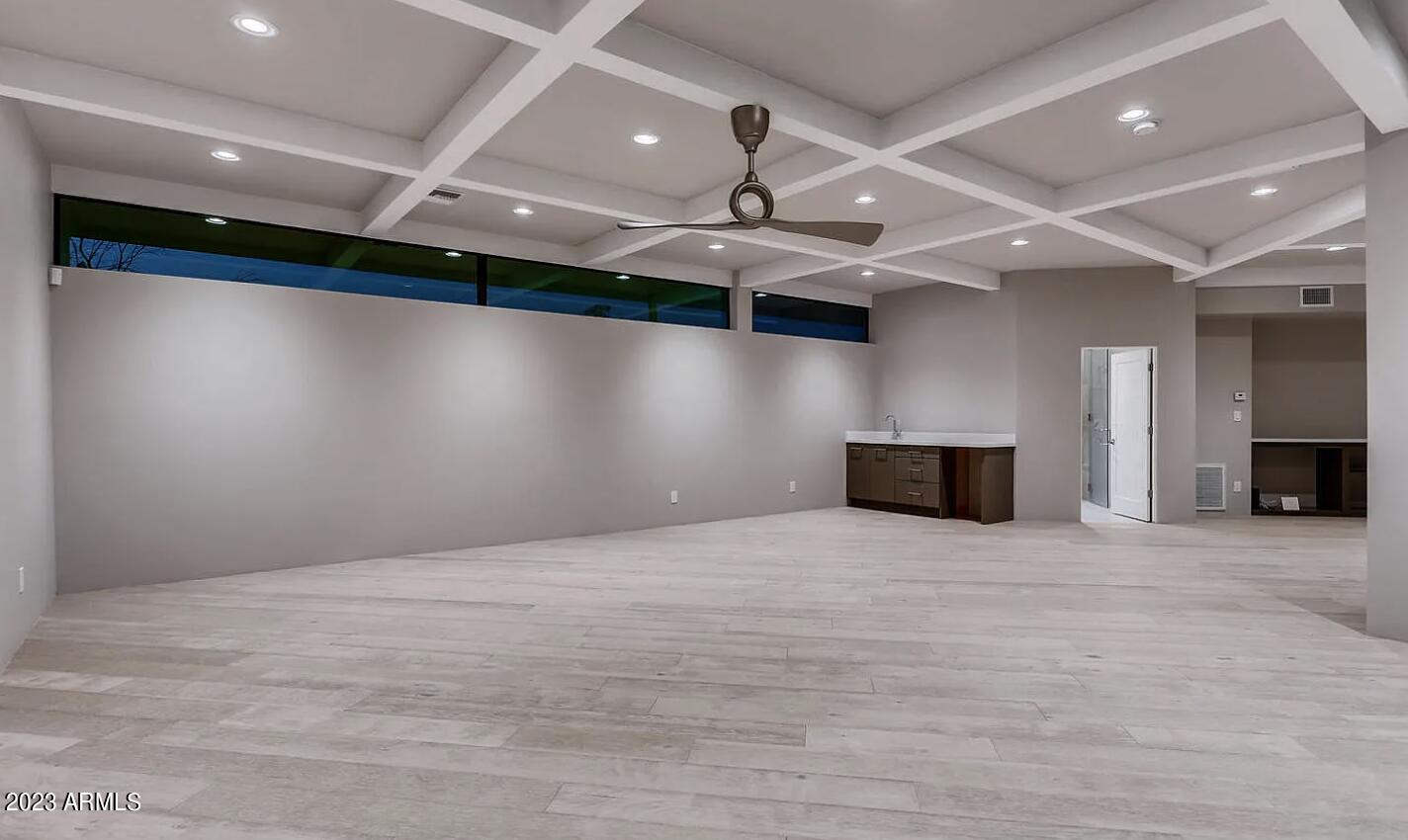 8402 E CAREFREE Drive