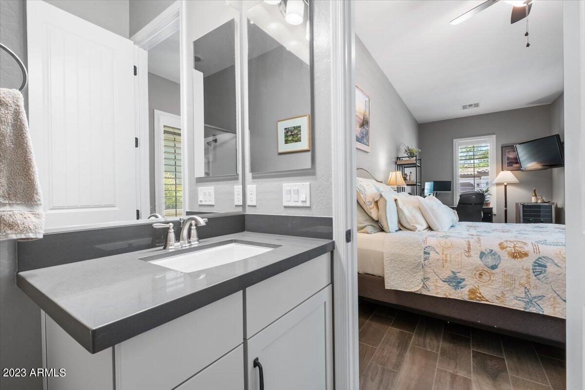 2339 W DUANE Lane