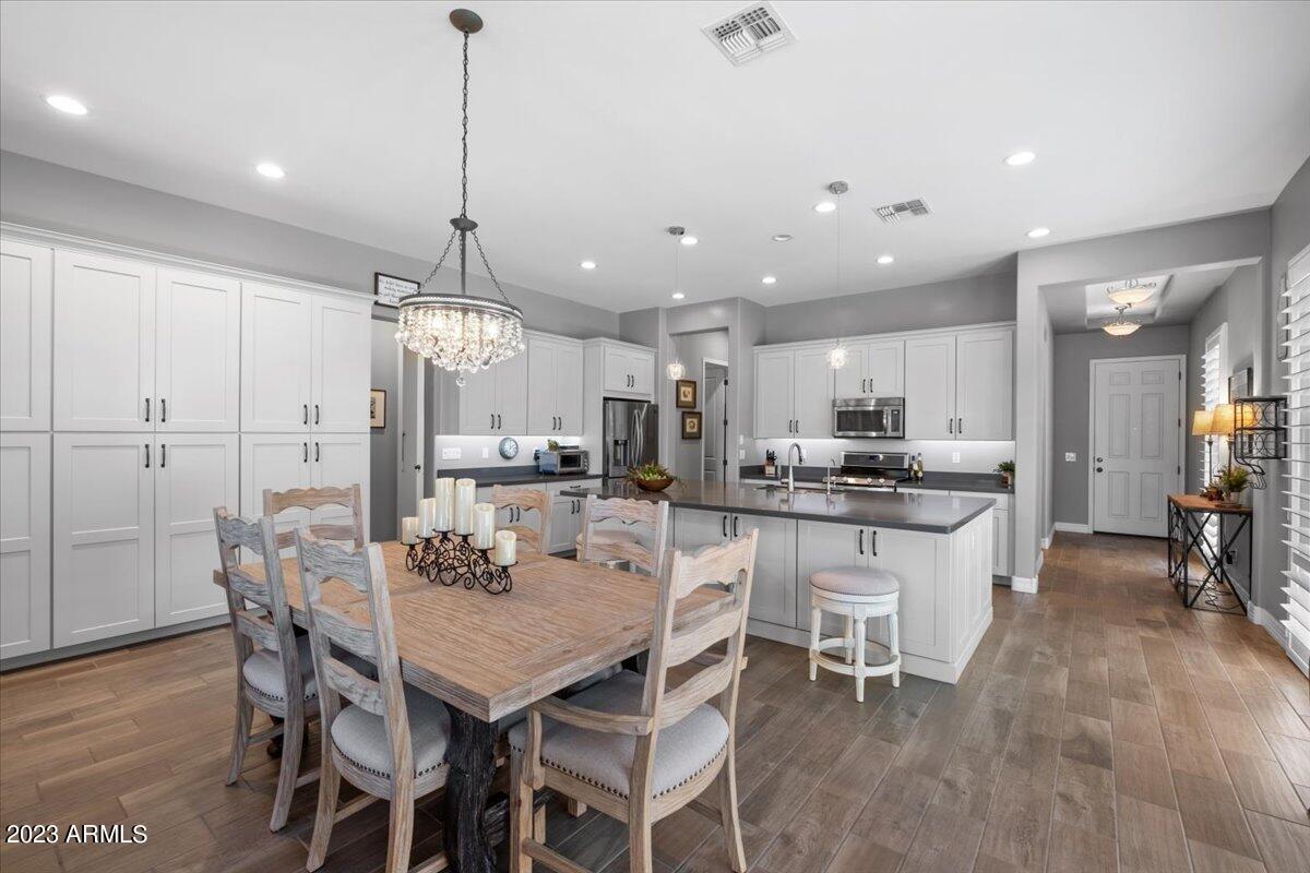 2339 W DUANE Lane