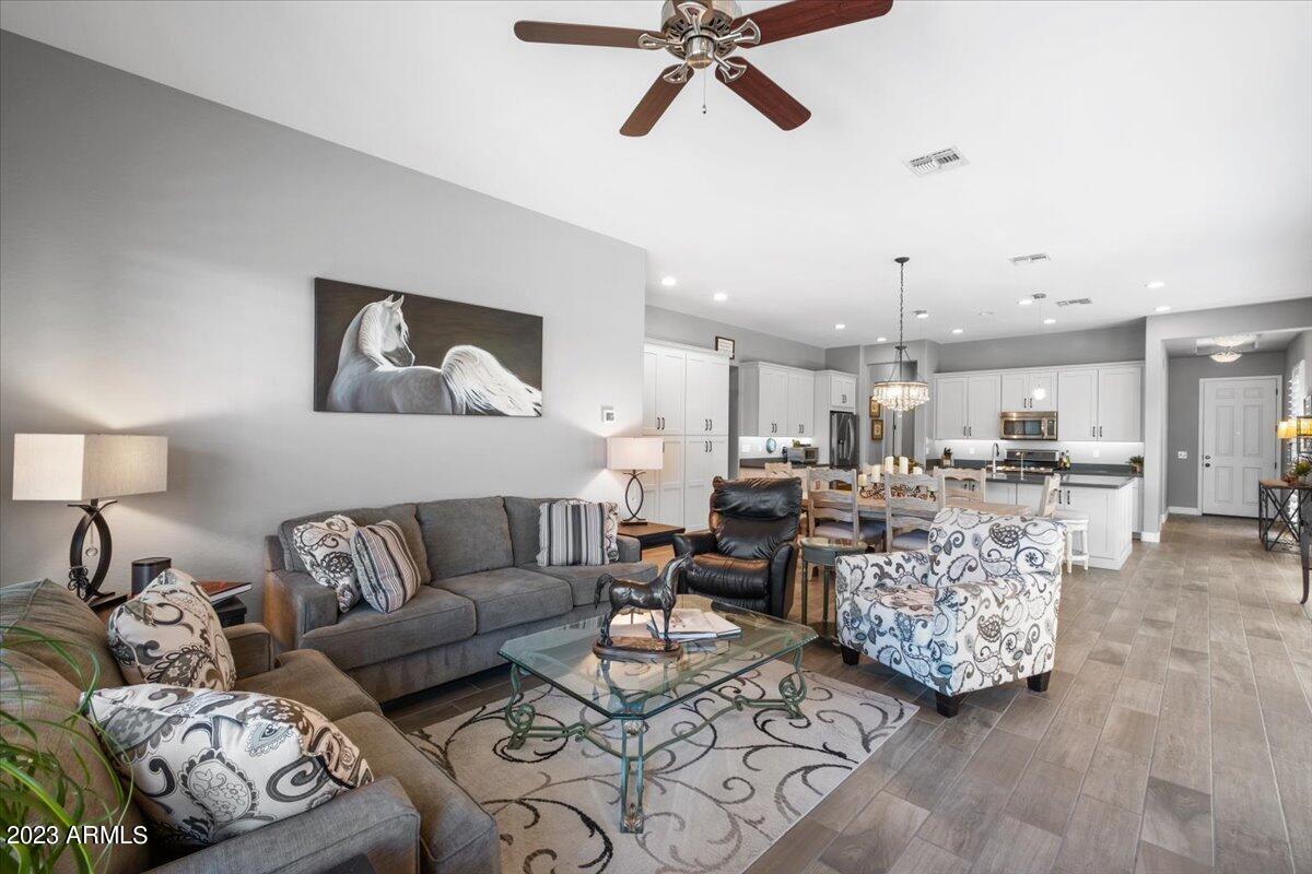 2339 W DUANE Lane