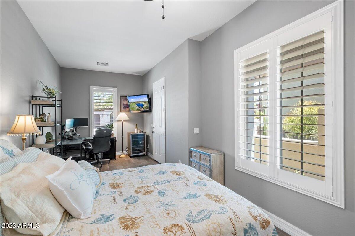 2339 W DUANE Lane