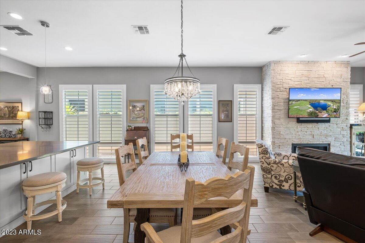 2339 W DUANE Lane