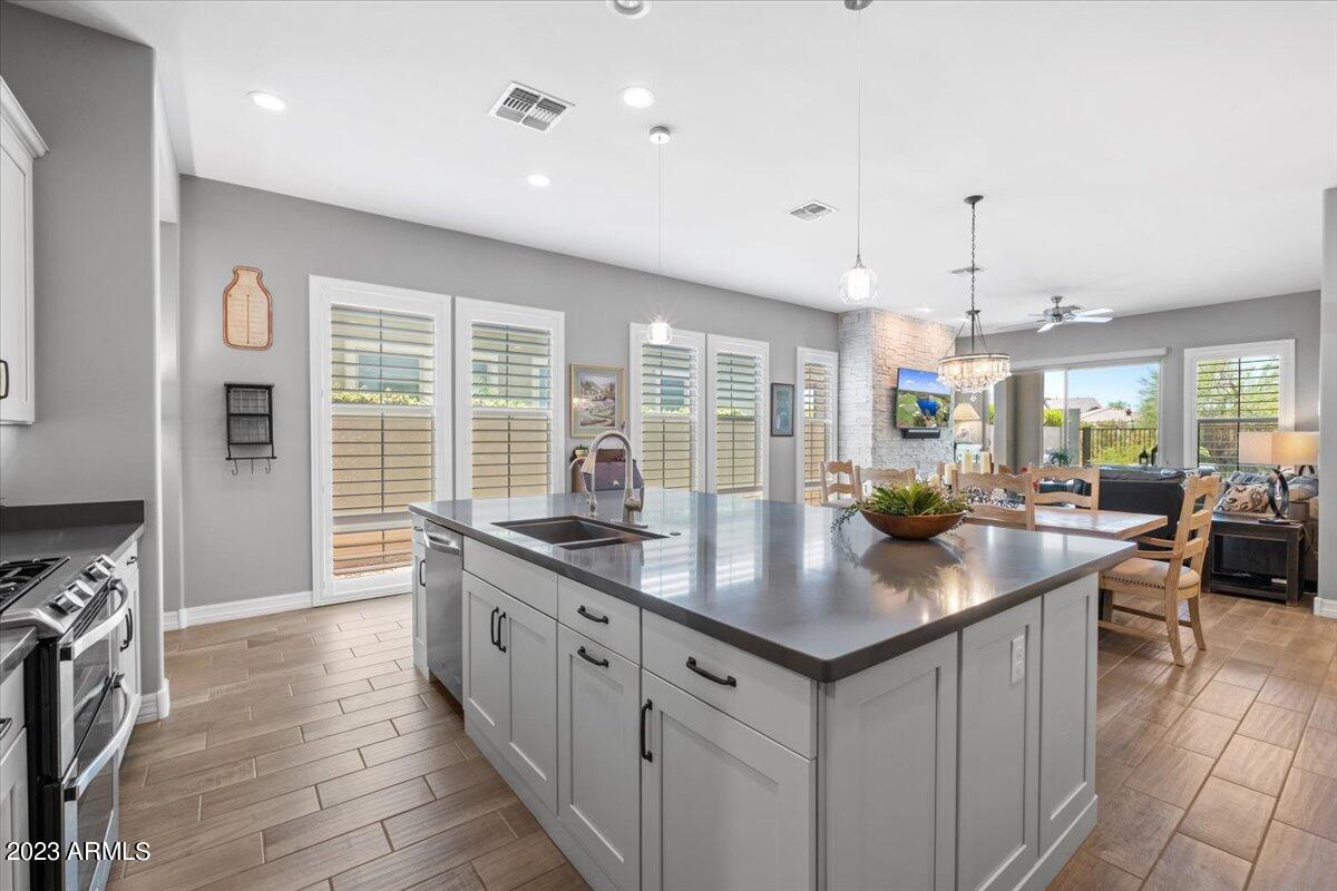 2339 W DUANE Lane