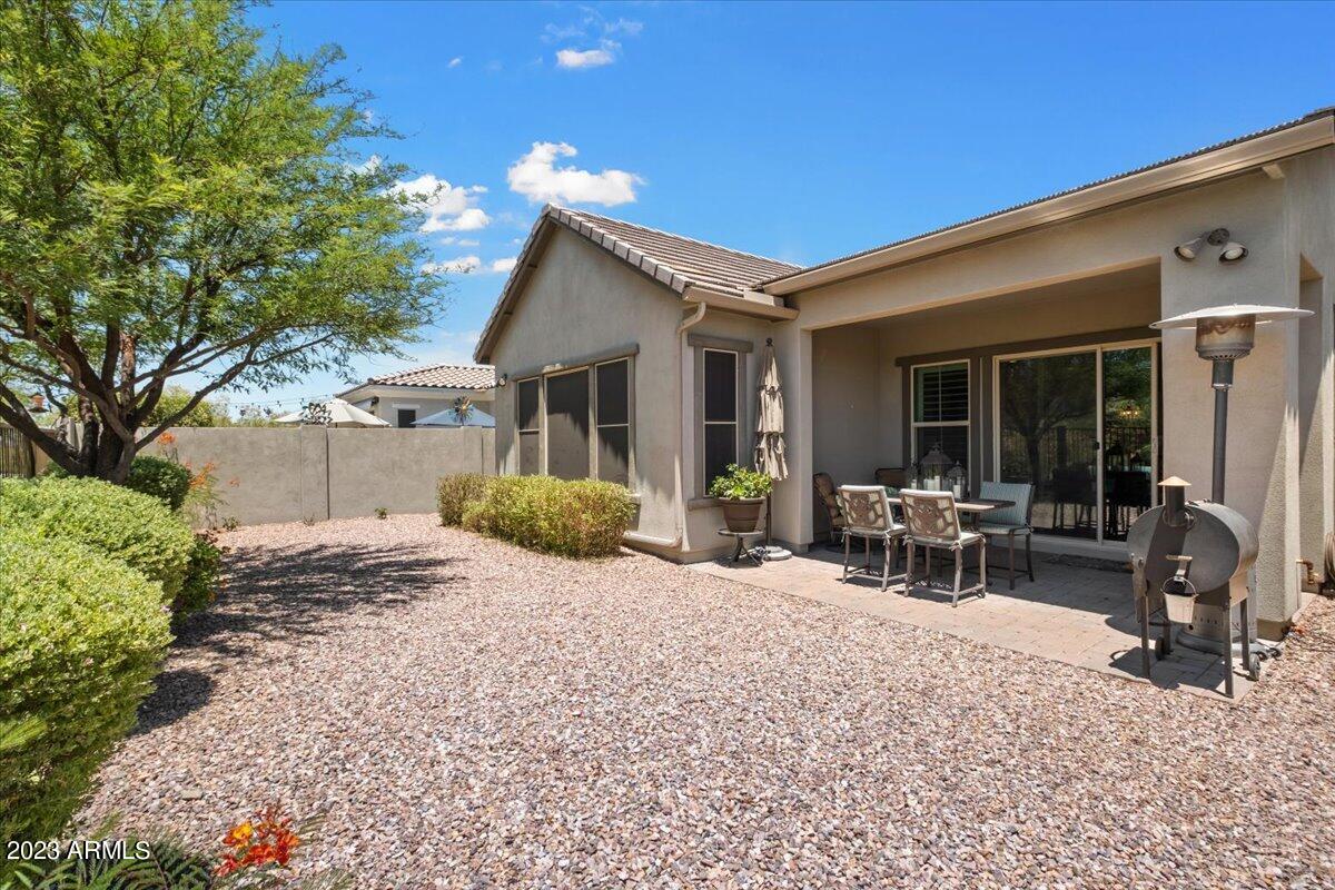 2339 W DUANE Lane