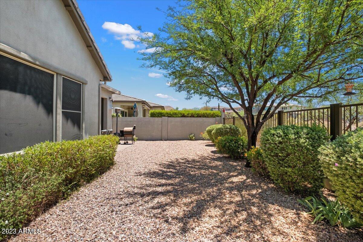 2339 W DUANE Lane
