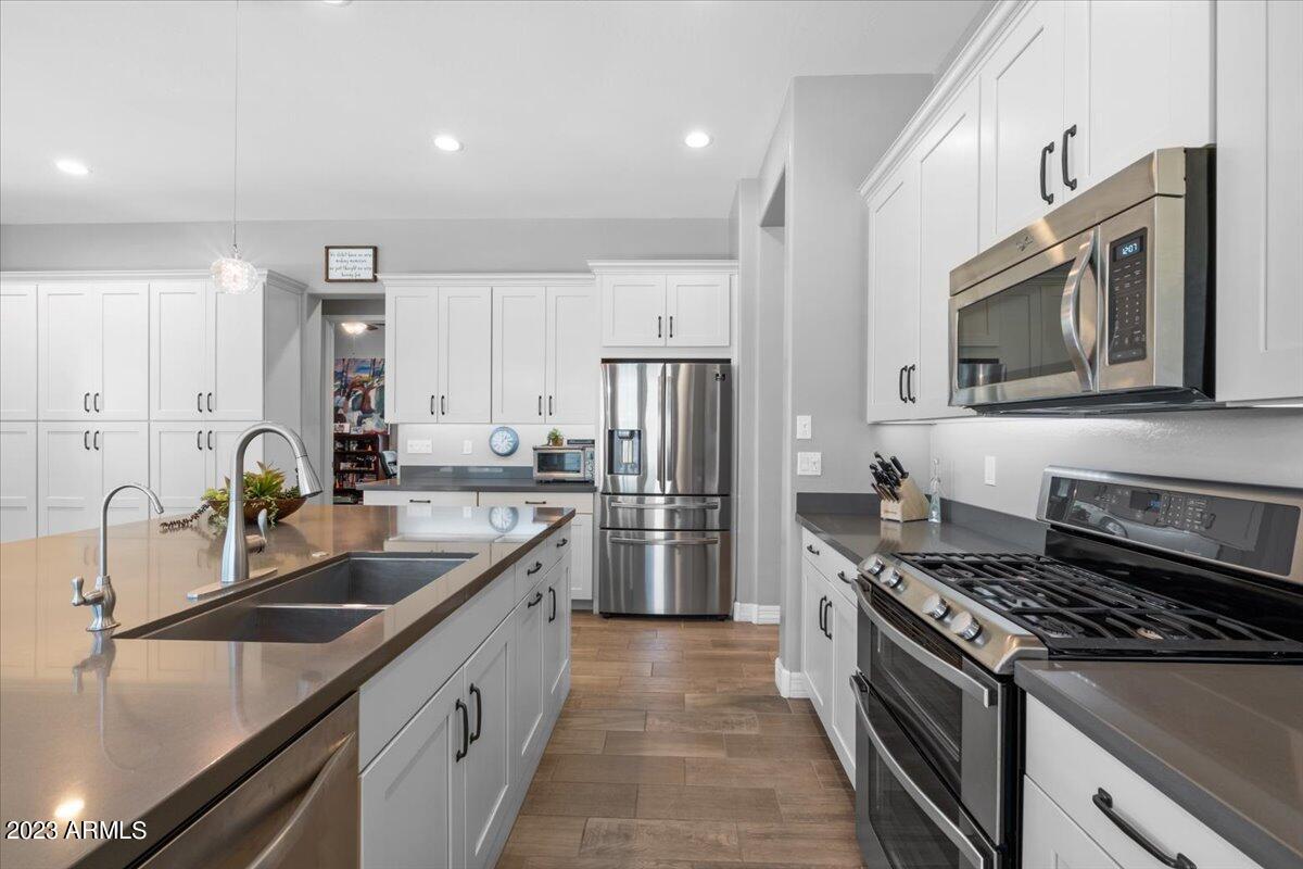 2339 W DUANE Lane