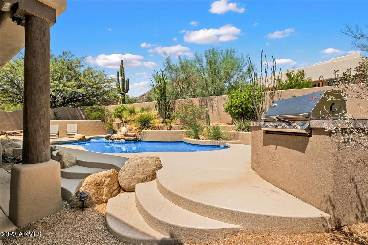 11450 E WHISPERING WIND Drive E