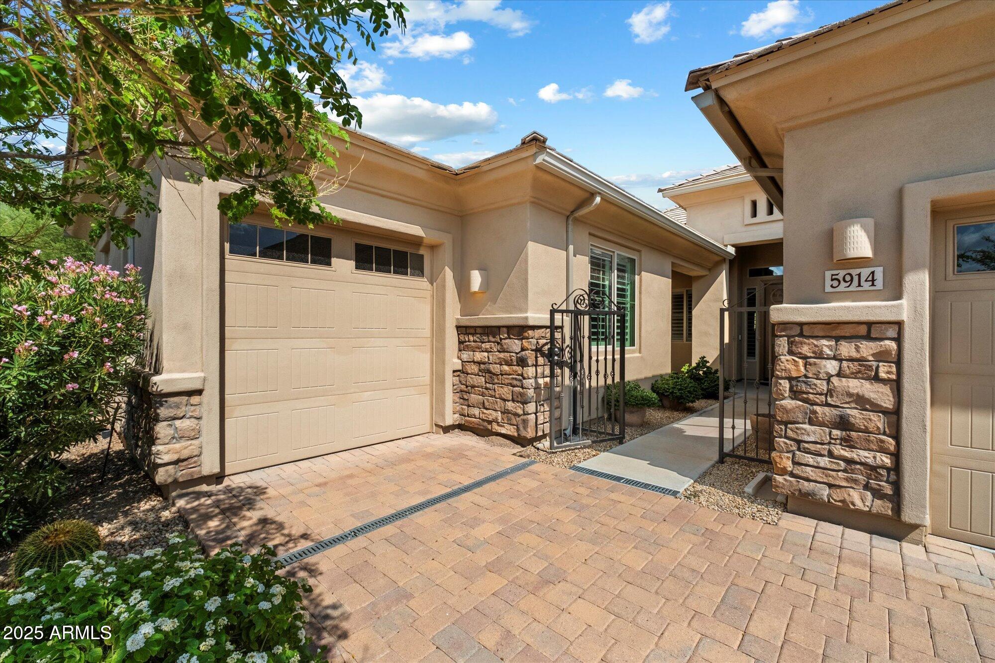 5914 E LITTLE WELLS Pass