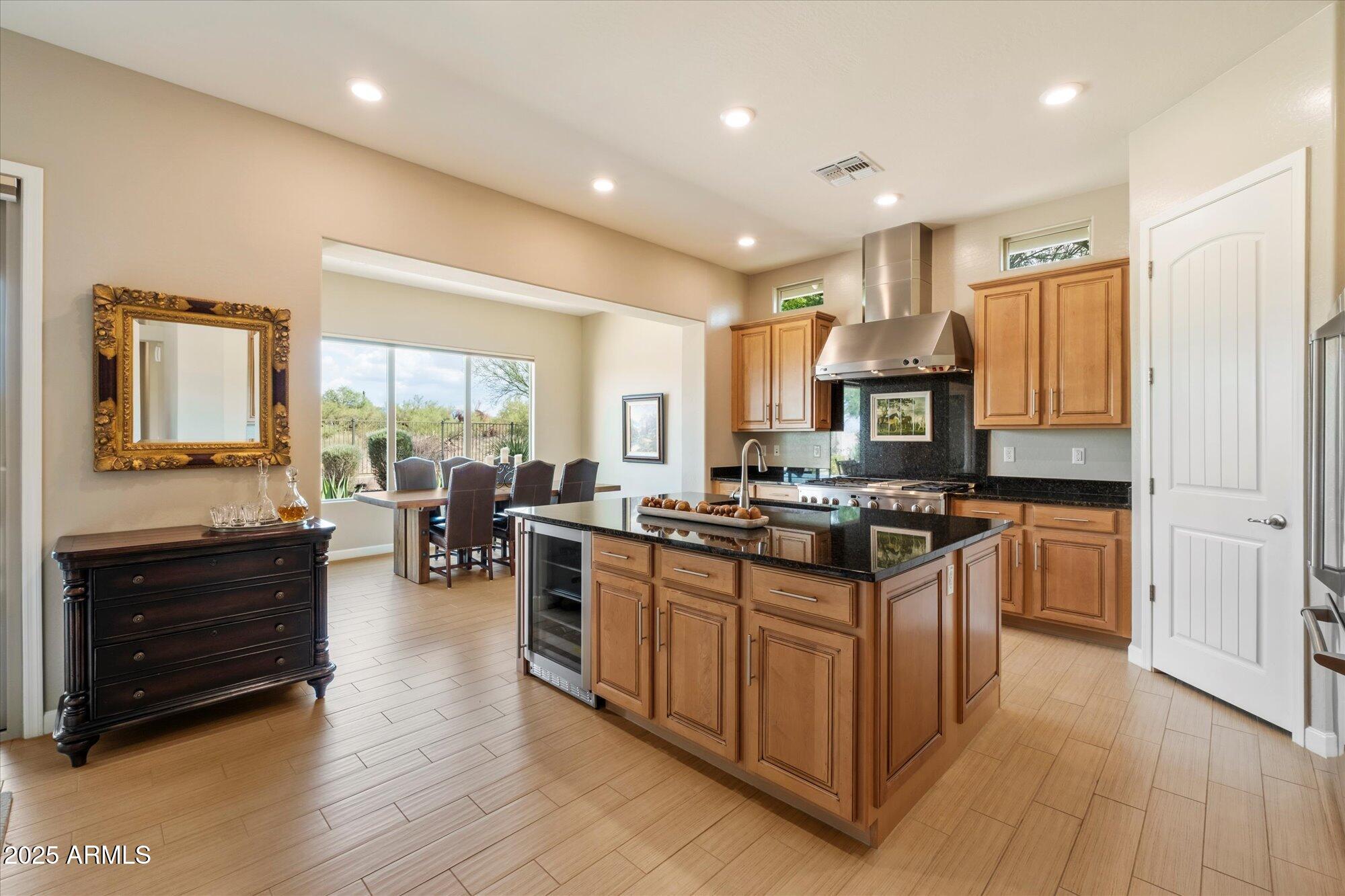 5914 E LITTLE WELLS Pass