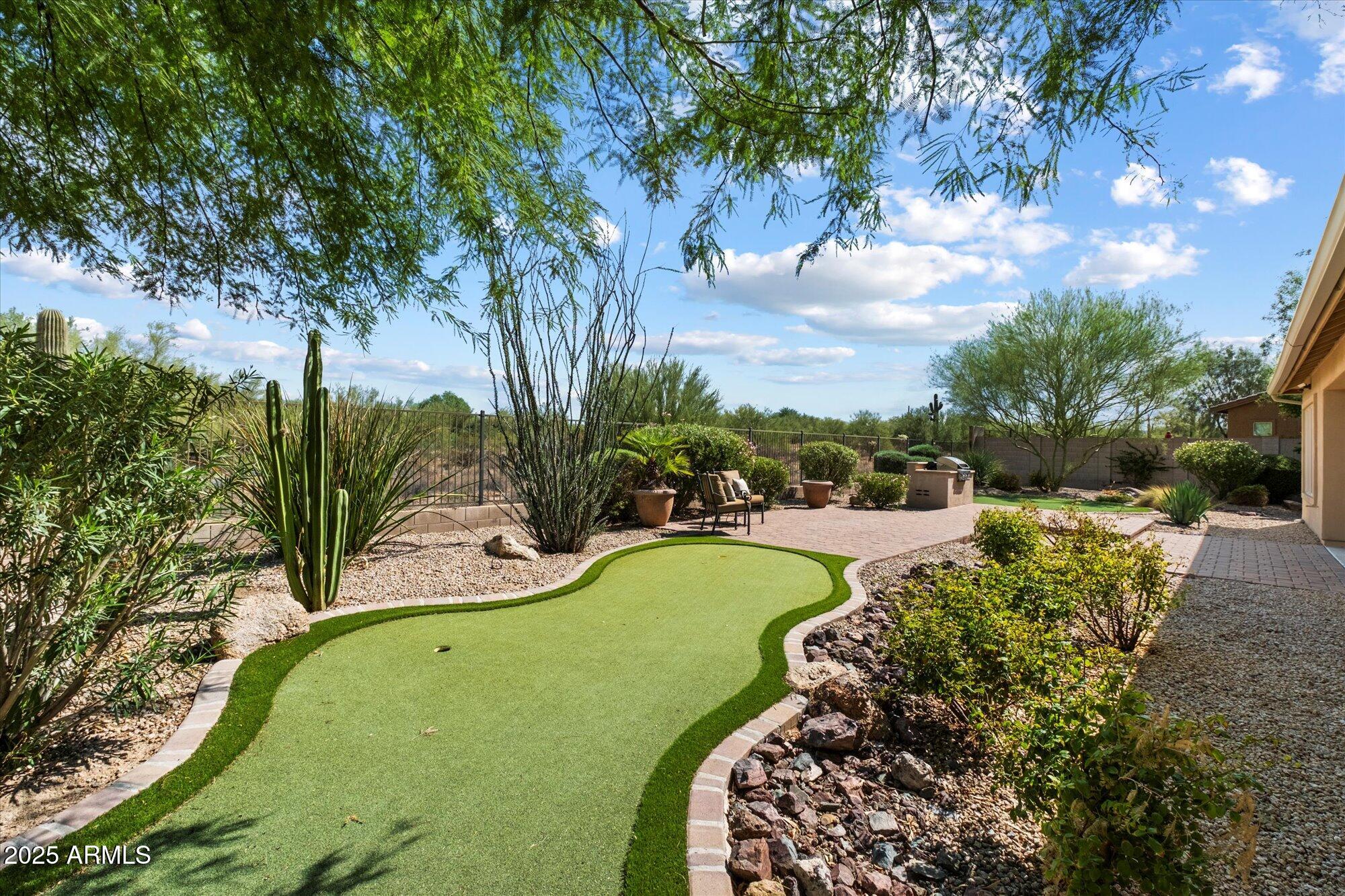 5914 E LITTLE WELLS Pass