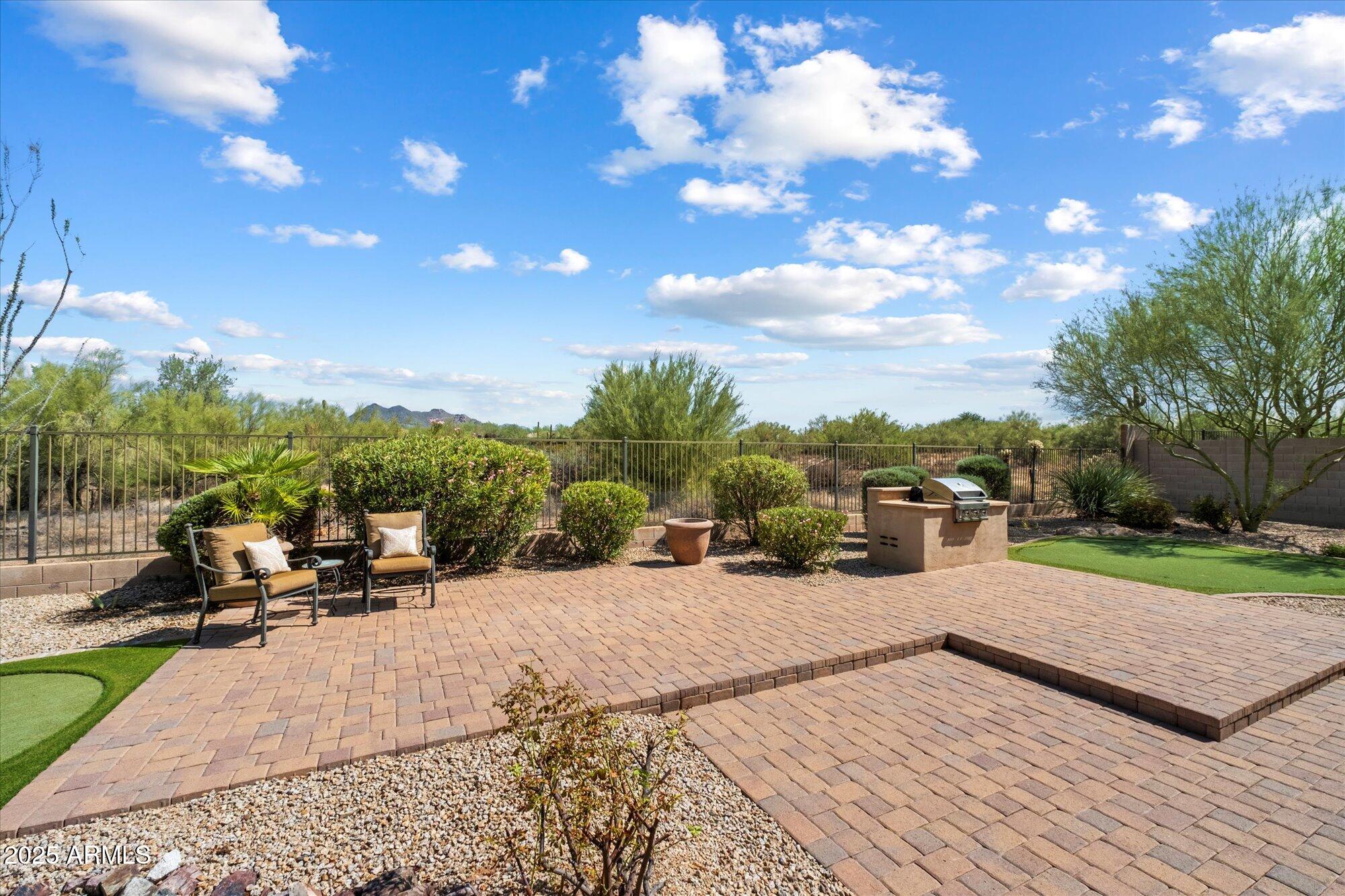 5914 E LITTLE WELLS Pass