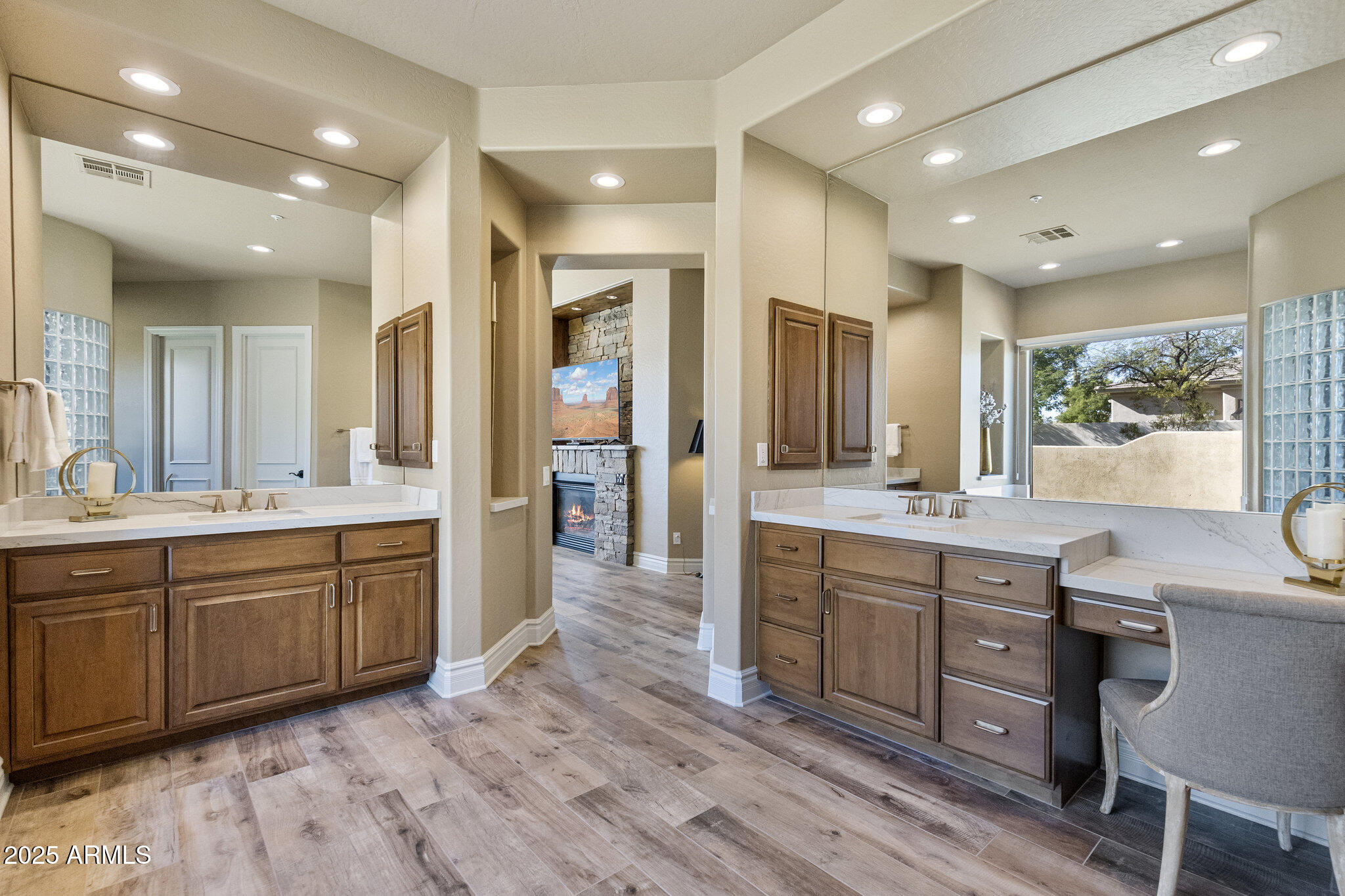 6419 E GREYTHORN Drive