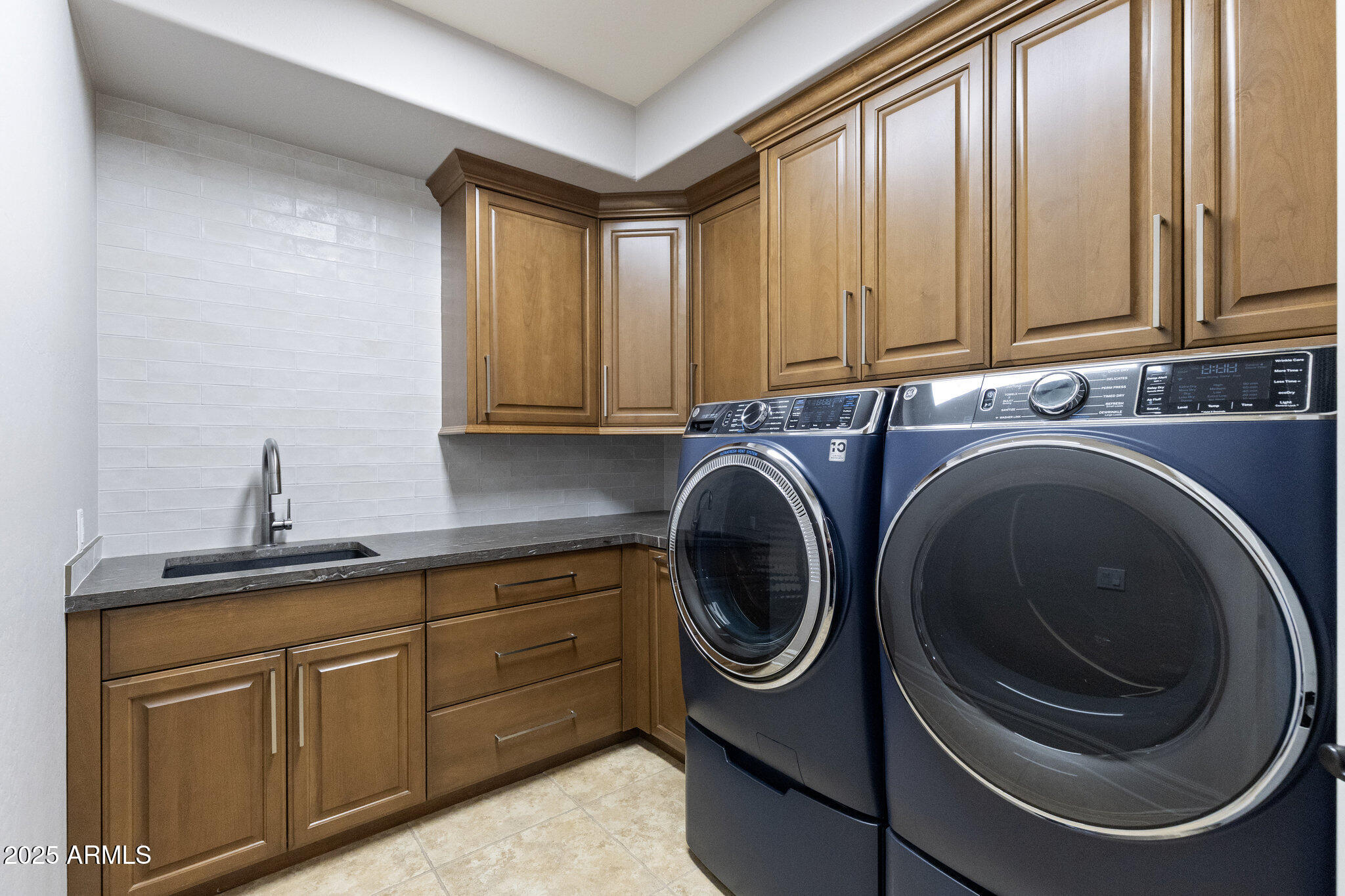 6419 E GREYTHORN Drive