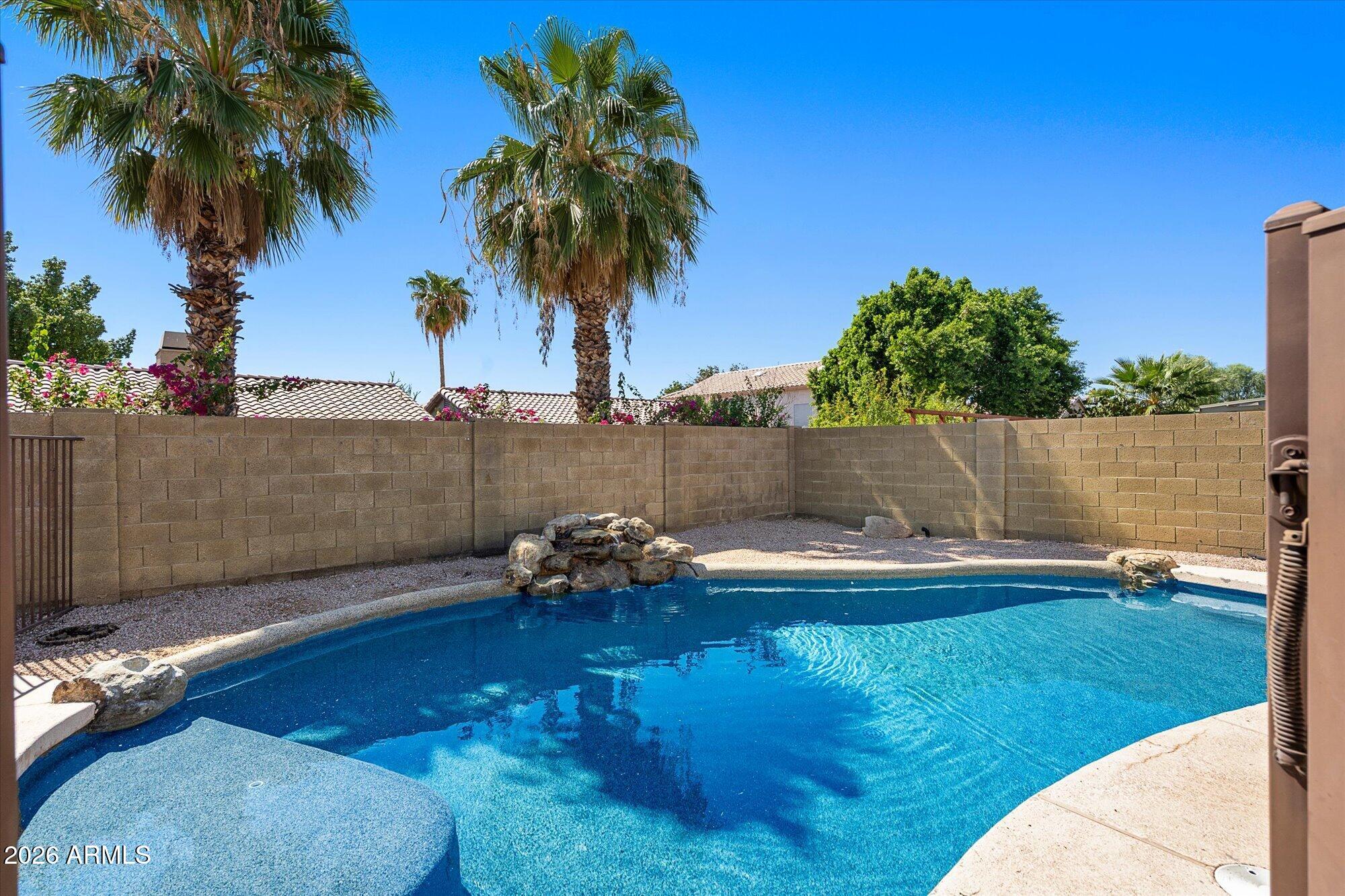 2823 E BLACKHAWK Drive