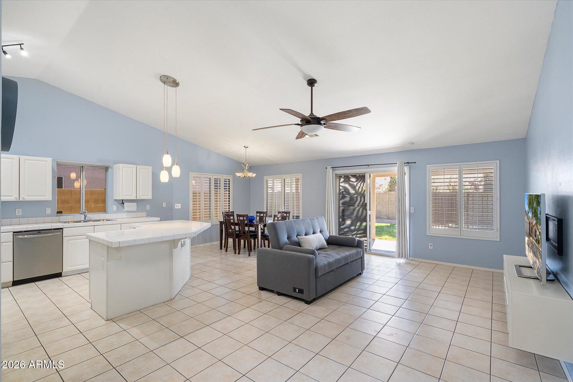 2823 E BLACKHAWK Drive
