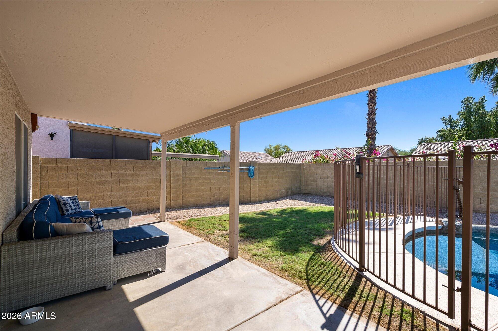 2823 E BLACKHAWK Drive