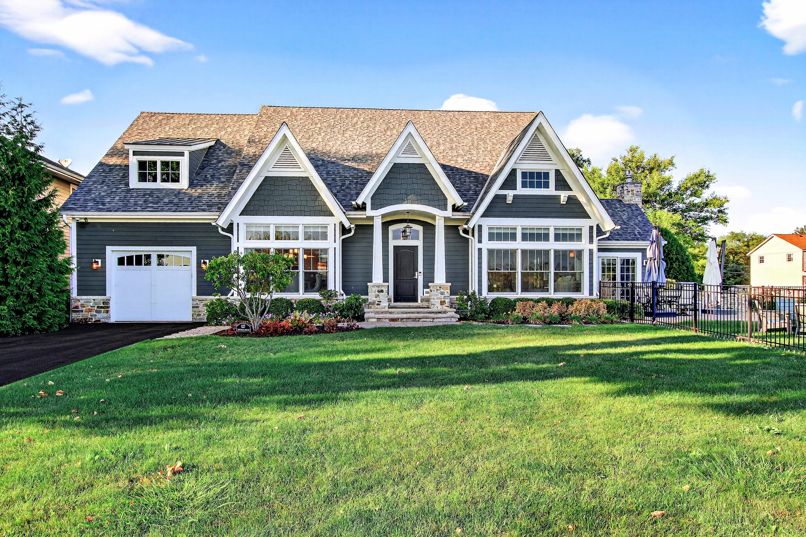 827 Edgewater Parkway