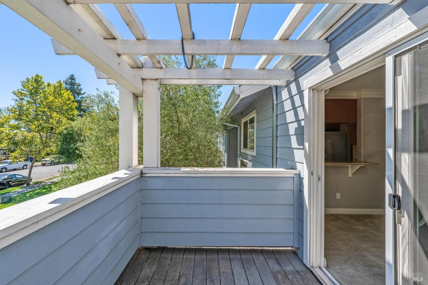 225 Burt St #34