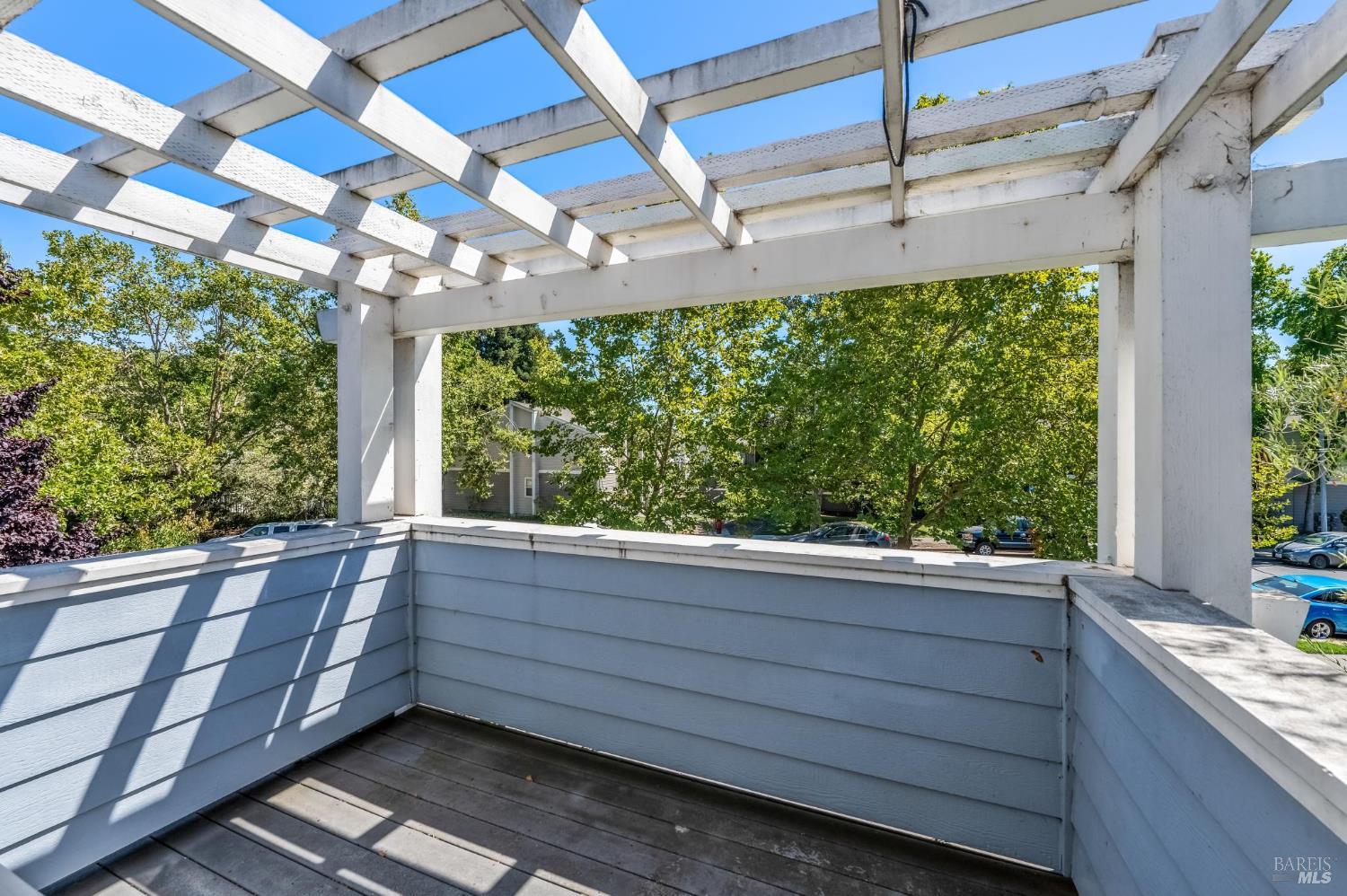225 Burt St #34
