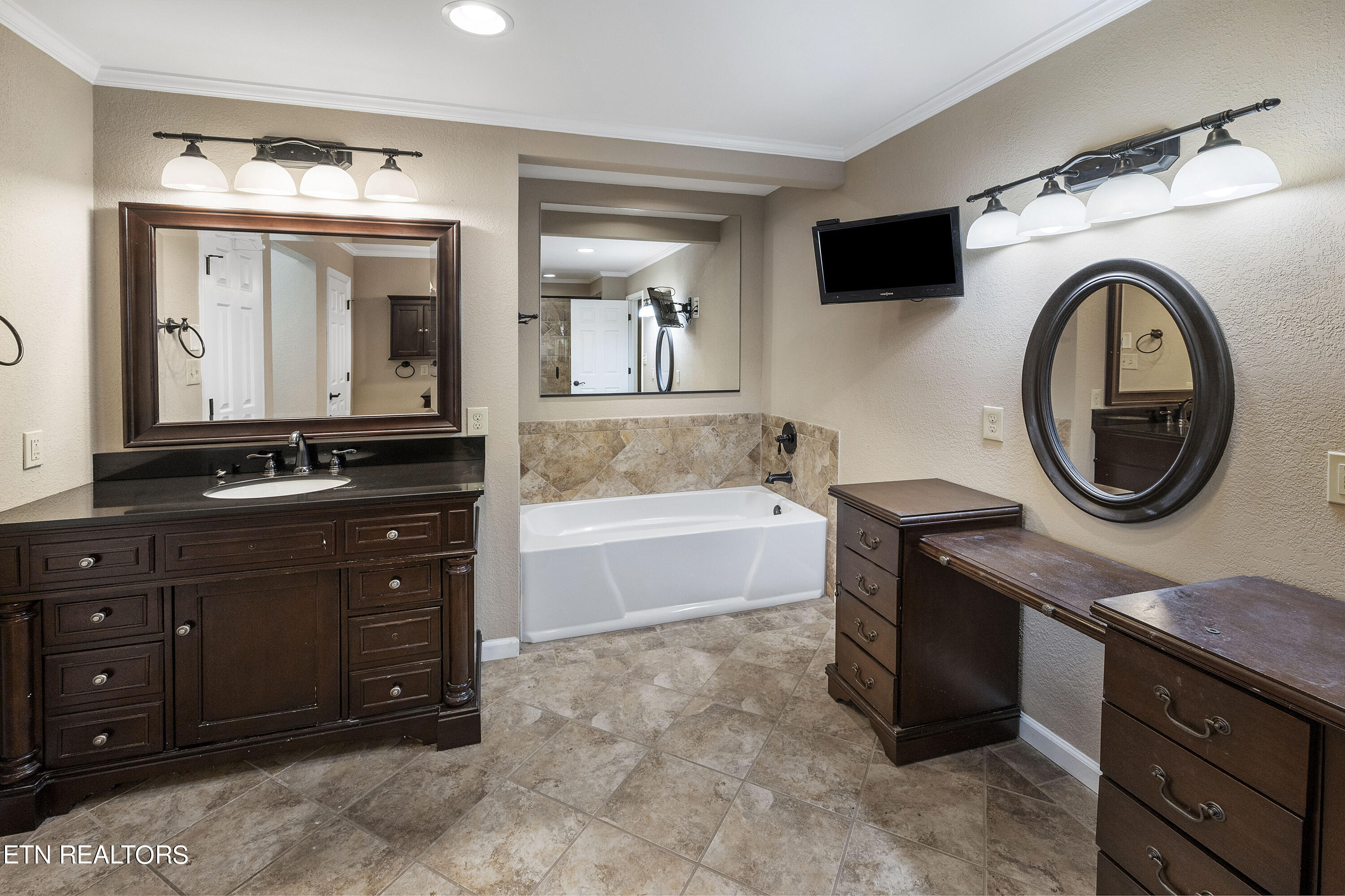 10825 Farragut Hills Blvd