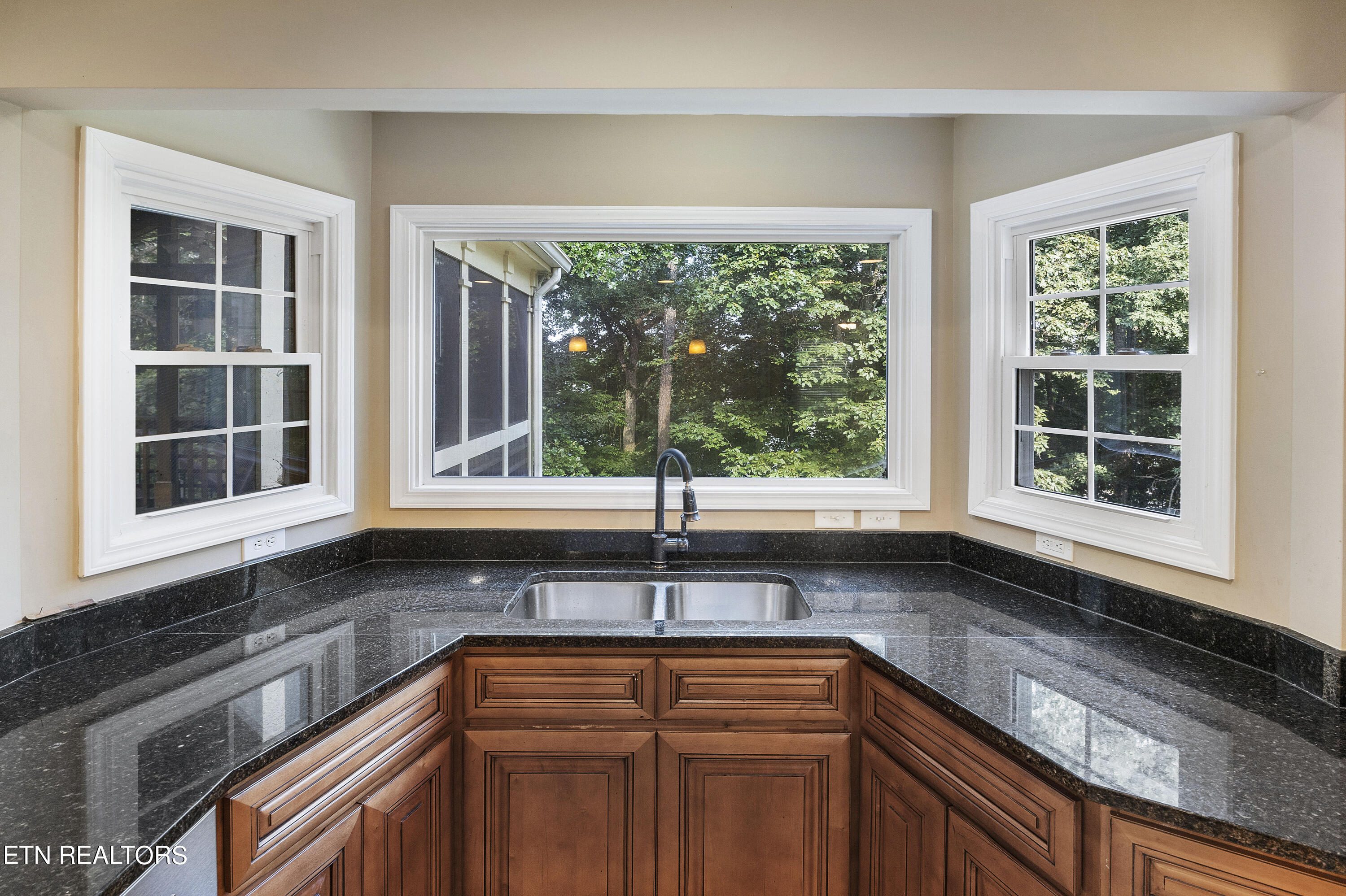 10825 Farragut Hills Blvd