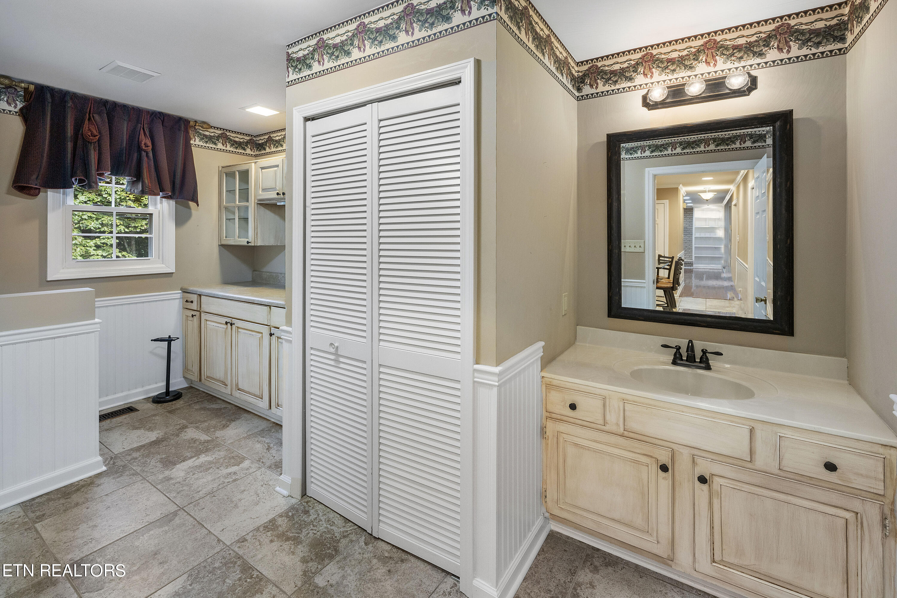 10825 Farragut Hills Blvd